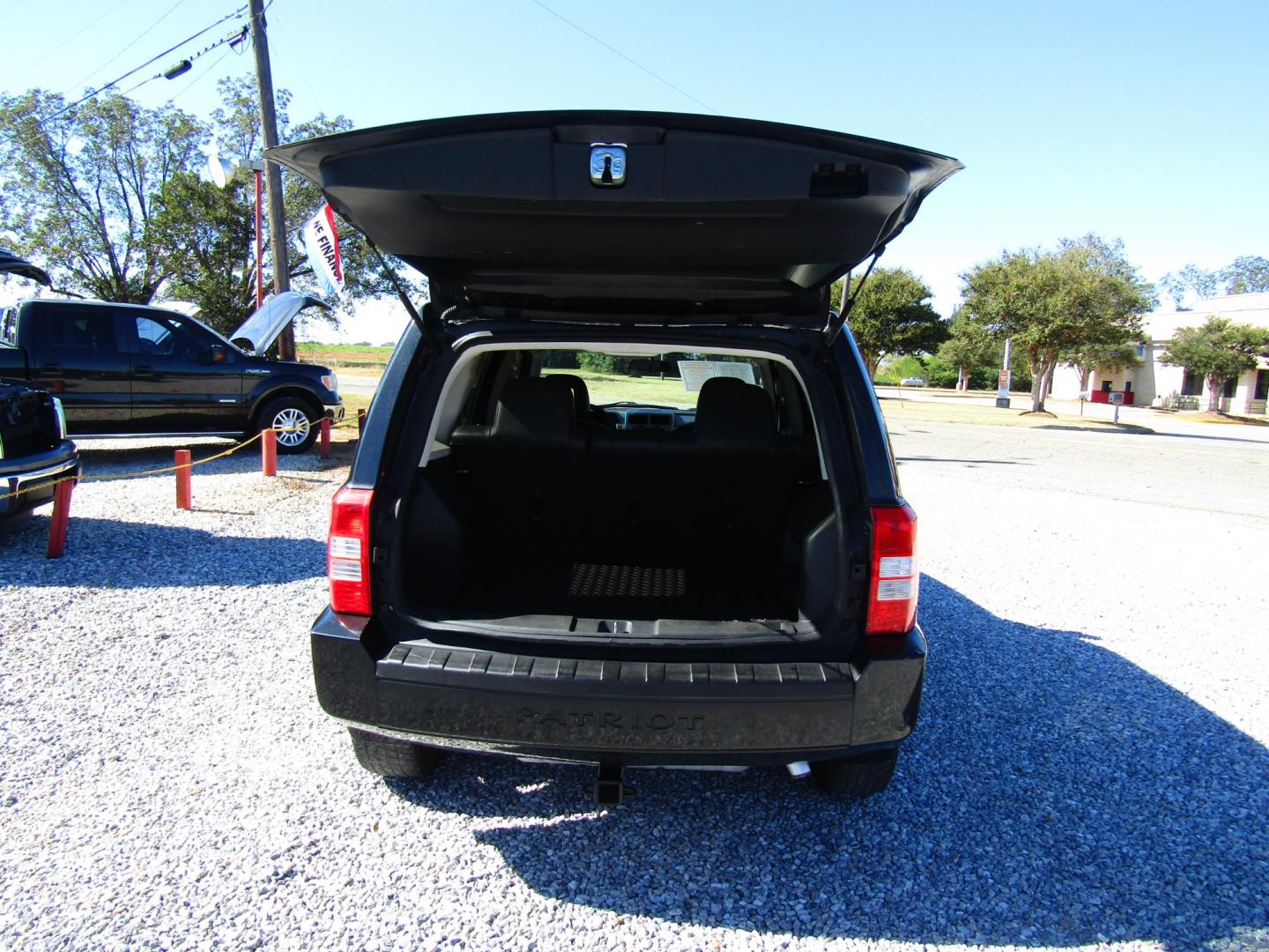 2008 Black /Black Jeep Patriot Sport 2WD (1J8FT28058D) with an 2.0L L4 DOHC 16V engine, Automatic transmission, located at 15016 S Hwy 231, Midland City, AL, 36350, (334) 983-3001, 31.306210, -85.495277 - Photo#7