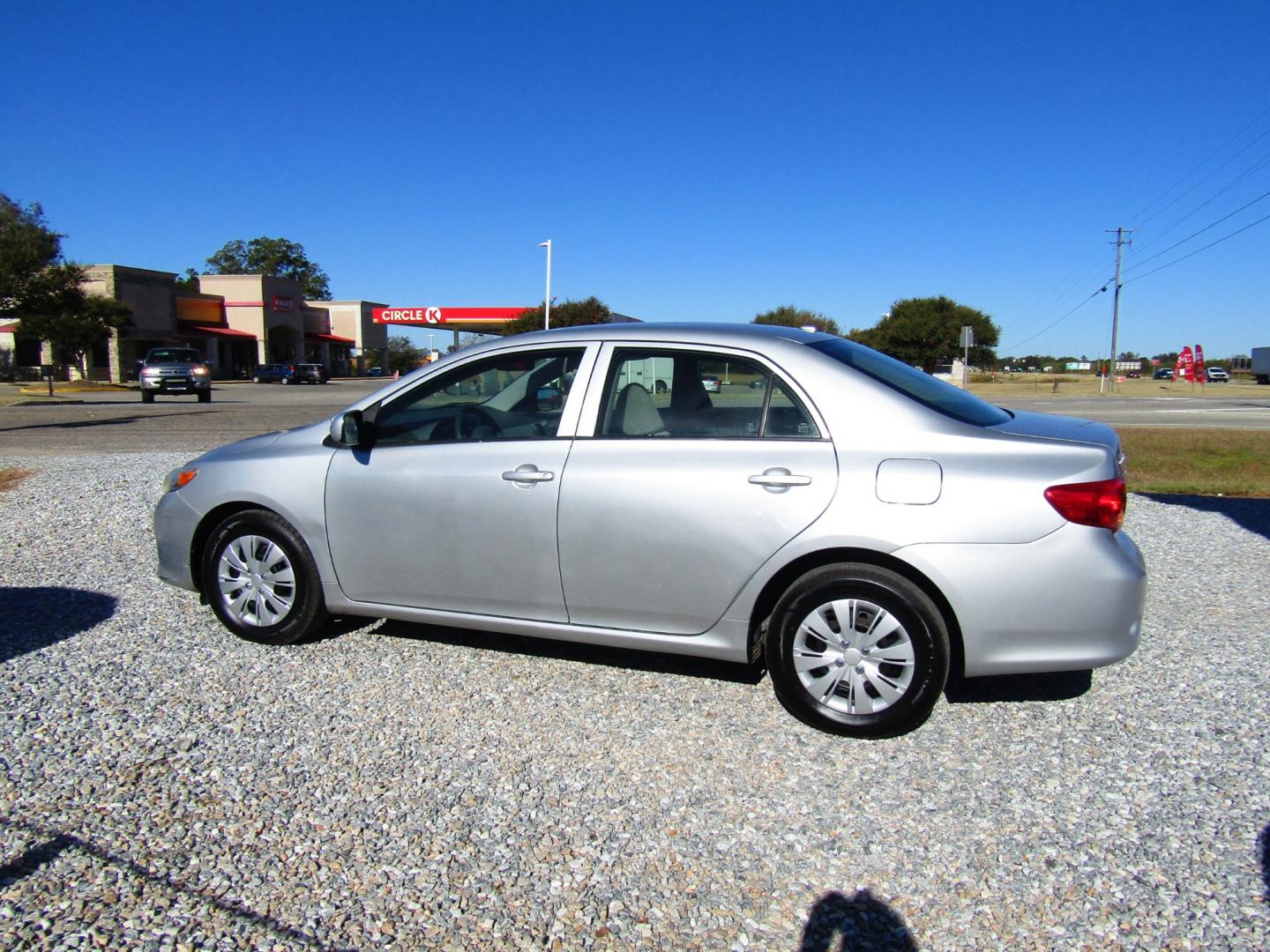 2009 Silver /Gray Toyota Corolla XRS 5-Speed AT (JTDBL40E099) with an 1.8L L4 DOHC 16V engine, Automatic transmission, located at 15016 S Hwy 231, Midland City, AL, 36350, (334) 983-3001, 31.306210, -85.495277 - Photo#5