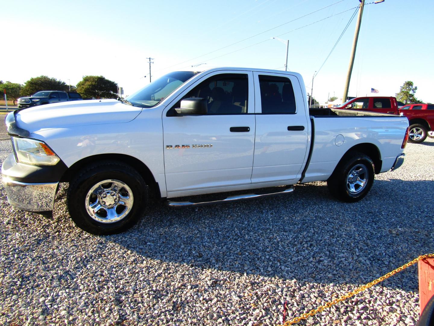 2011 WHITE /Gray Dodge Ram 1500 SLT Quad Cab 2WD (1D7RB1GK5BS) with an 3.7L V6 SOHC 12V engine, Automatic transmission, located at 15016 S Hwy 231, Midland City, AL, 36350, (334) 983-3001, 31.306210, -85.495277 - Photo#2