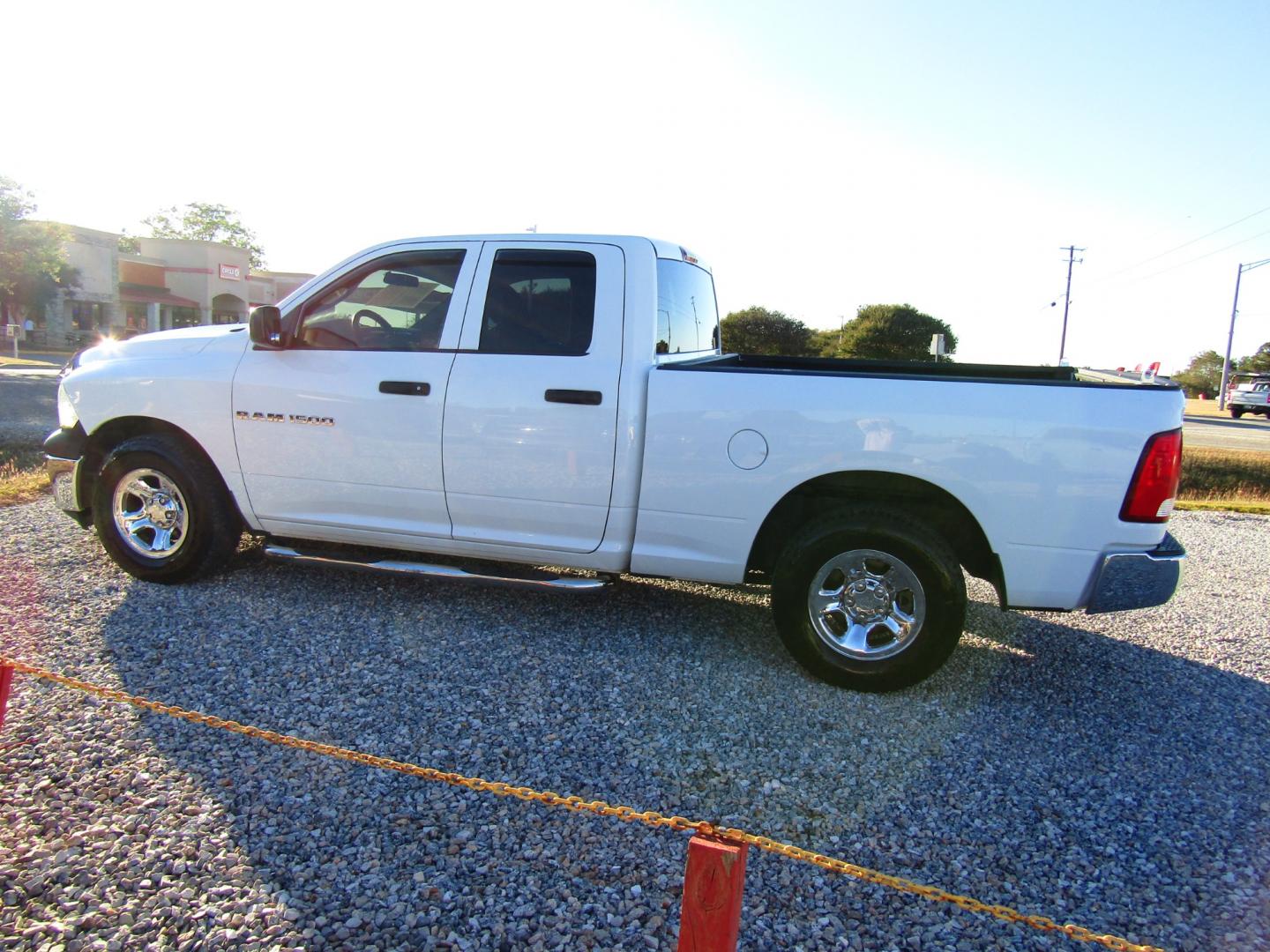 2011 WHITE /Gray Dodge Ram 1500 SLT Quad Cab 2WD (1D7RB1GK5BS) with an 3.7L V6 SOHC 12V engine, Automatic transmission, located at 15016 S Hwy 231, Midland City, AL, 36350, (334) 983-3001, 31.306210, -85.495277 - Photo#5