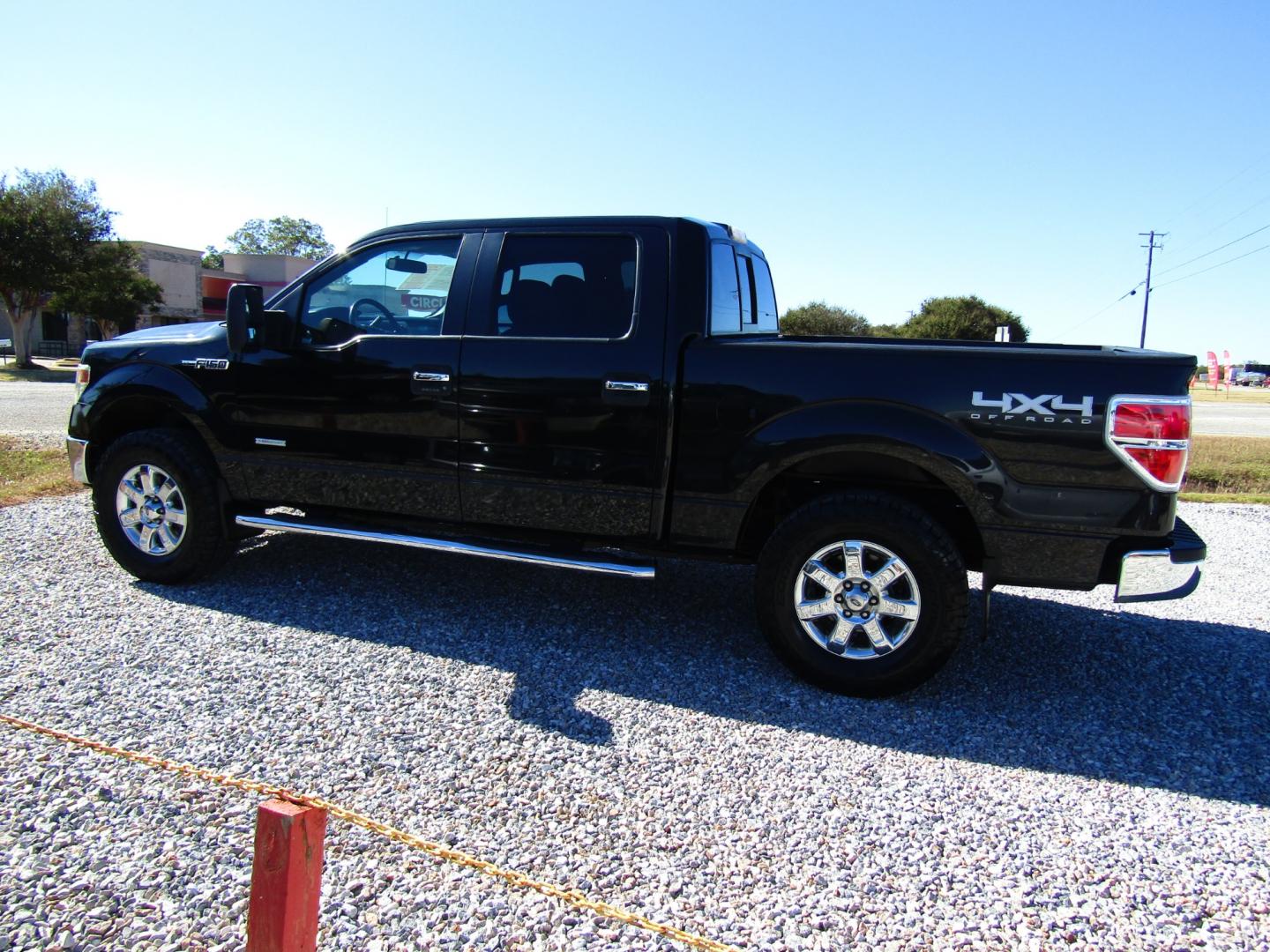 2014 Black /Gray Ford F-150 FX4 SuperCrew 5.5-ft. Bed 4WD (1FTFW1ETXEF) with an 3.5L V6 TURBO engine, Automatic transmission, located at 15016 S Hwy 231, Midland City, AL, 36350, (334) 983-3001, 31.306210, -85.495277 - Photo#5