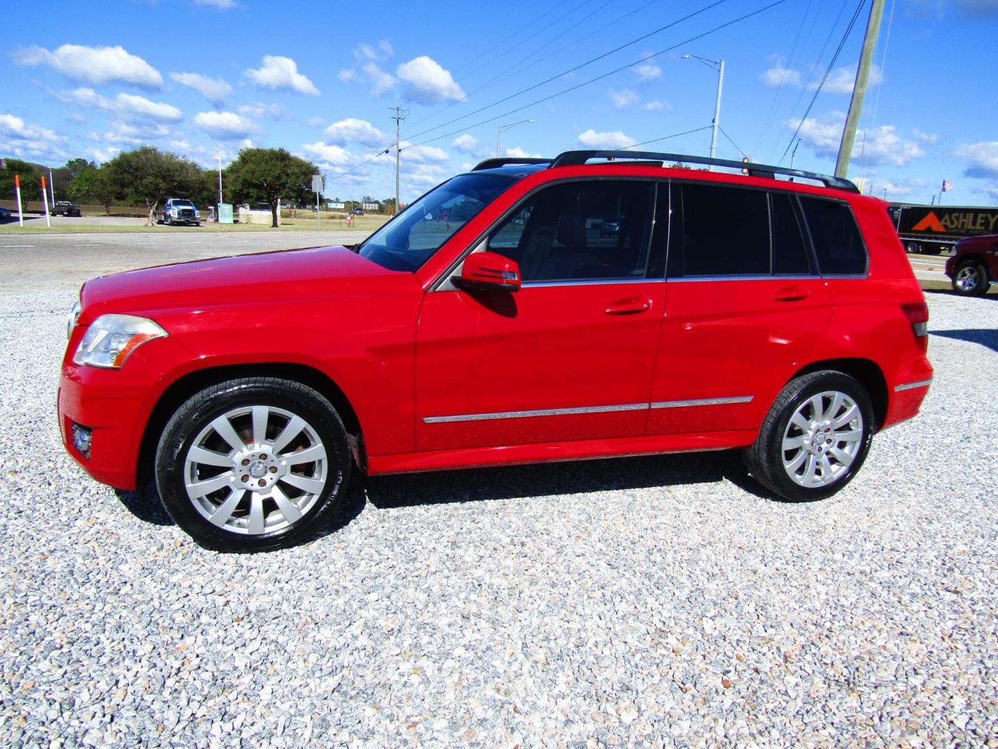 2011 Red /Tan Mercedes-Benz GLK-Class GLK350 (WDCGG5GB4BF) with an V6, 3.5 Liter engine, Automatic transmission, located at 15016 S Hwy 231, Midland City, AL, 36350, (334) 983-3001, 31.306210, -85.495277 - Photo#2