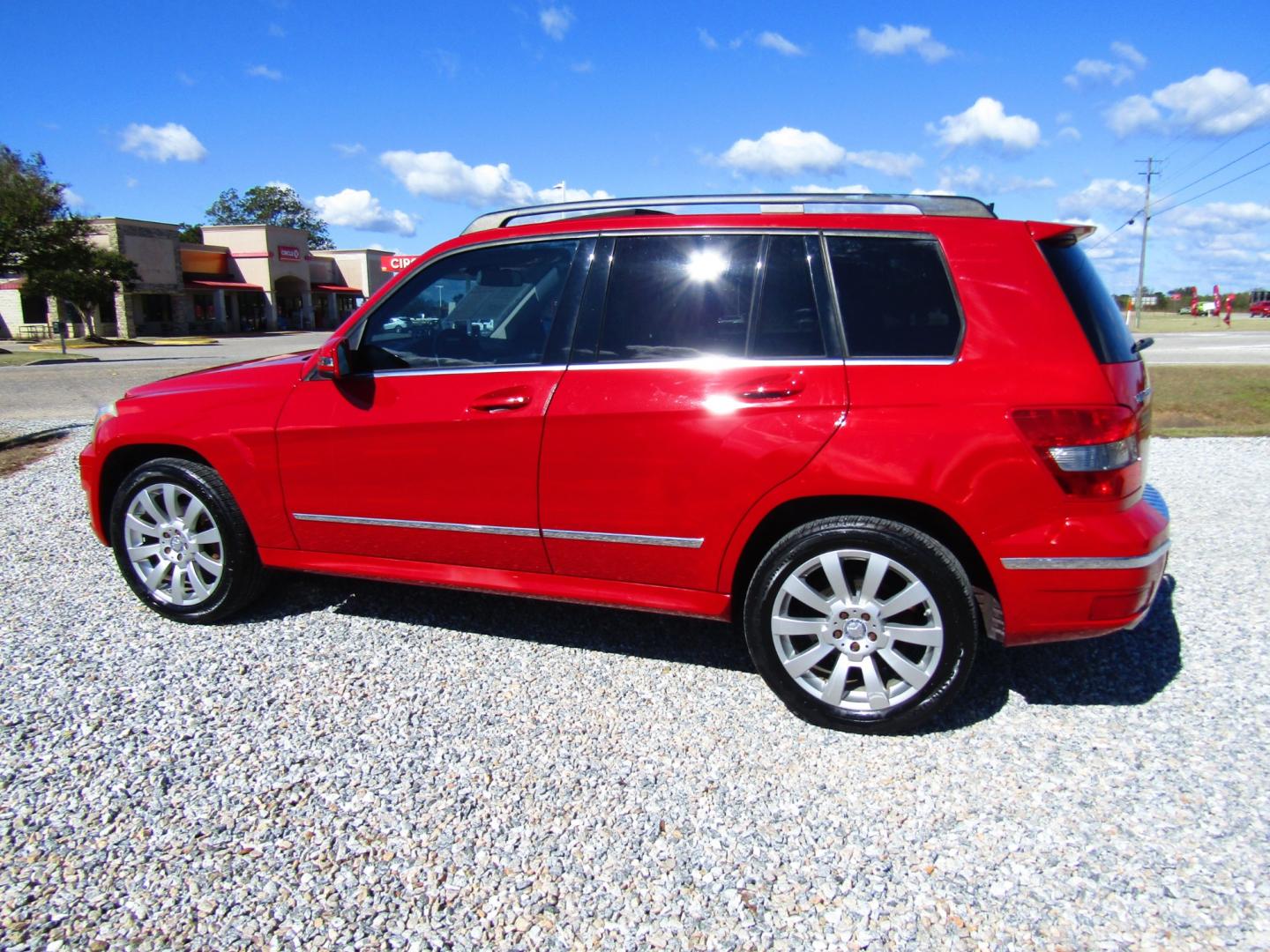 2011 Red /Tan Mercedes-Benz GLK-Class GLK350 (WDCGG5GB4BF) with an V6, 3.5 Liter engine, Automatic transmission, located at 15016 S Hwy 231, Midland City, AL, 36350, (334) 983-3001, 31.306210, -85.495277 - Photo#5