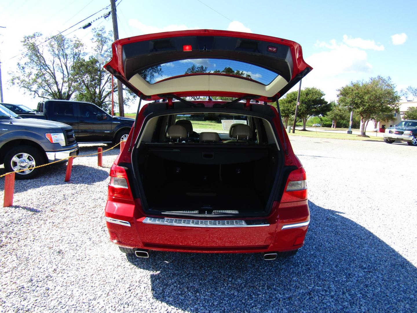 2011 Red /Tan Mercedes-Benz GLK-Class GLK350 (WDCGG5GB4BF) with an V6, 3.5 Liter engine, Automatic transmission, located at 15016 S Hwy 231, Midland City, AL, 36350, (334) 983-3001, 31.306210, -85.495277 - Photo#7