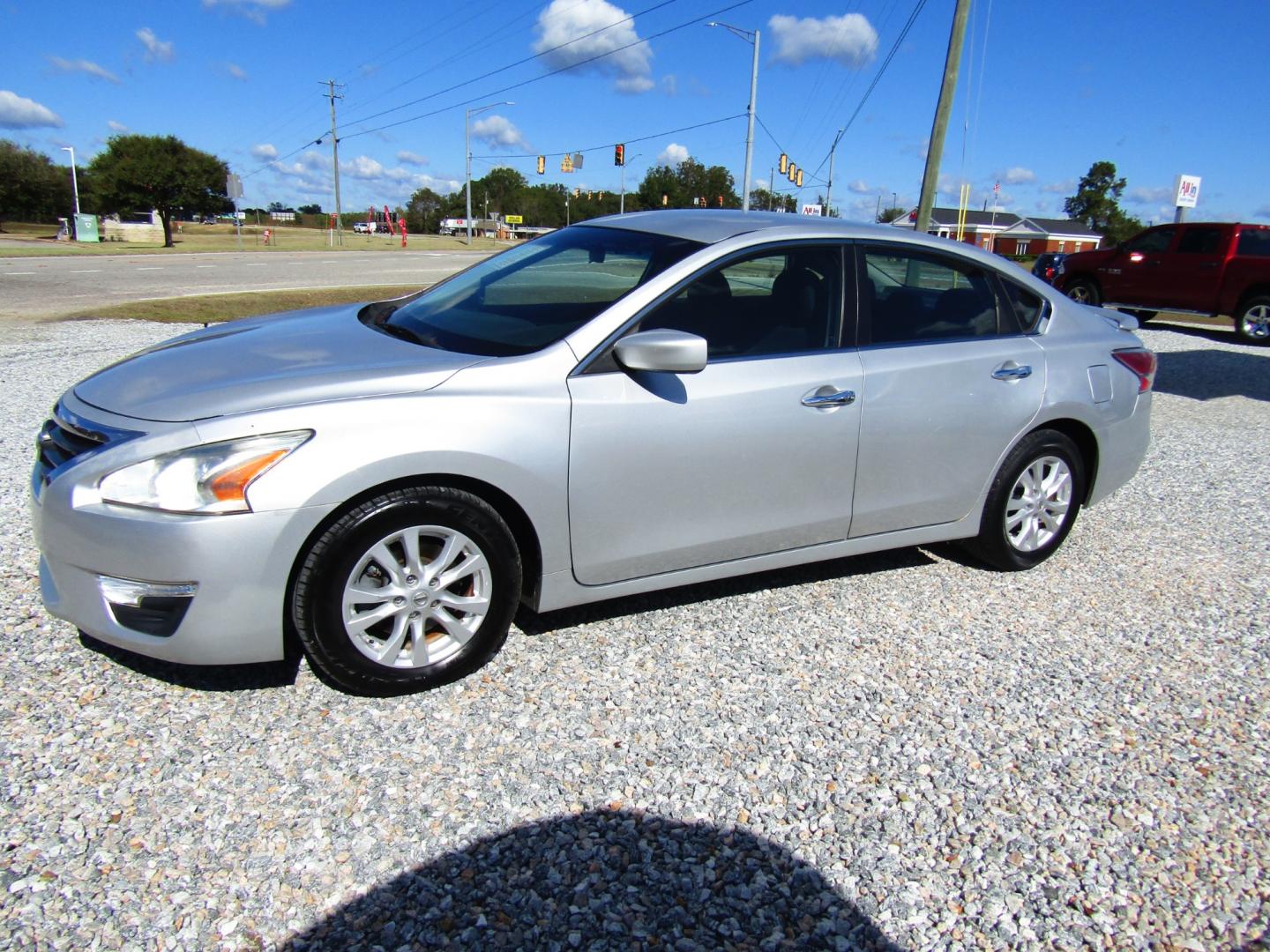 2014 Silver /Gray Nissan Altima 2.5 SL (1N4AL3AP6EN) with an 2.5L L4 DOHC 16V engine, Automatic transmission, located at 15016 S Hwy 231, Midland City, AL, 36350, (334) 983-3001, 31.306210, -85.495277 - Photo#2