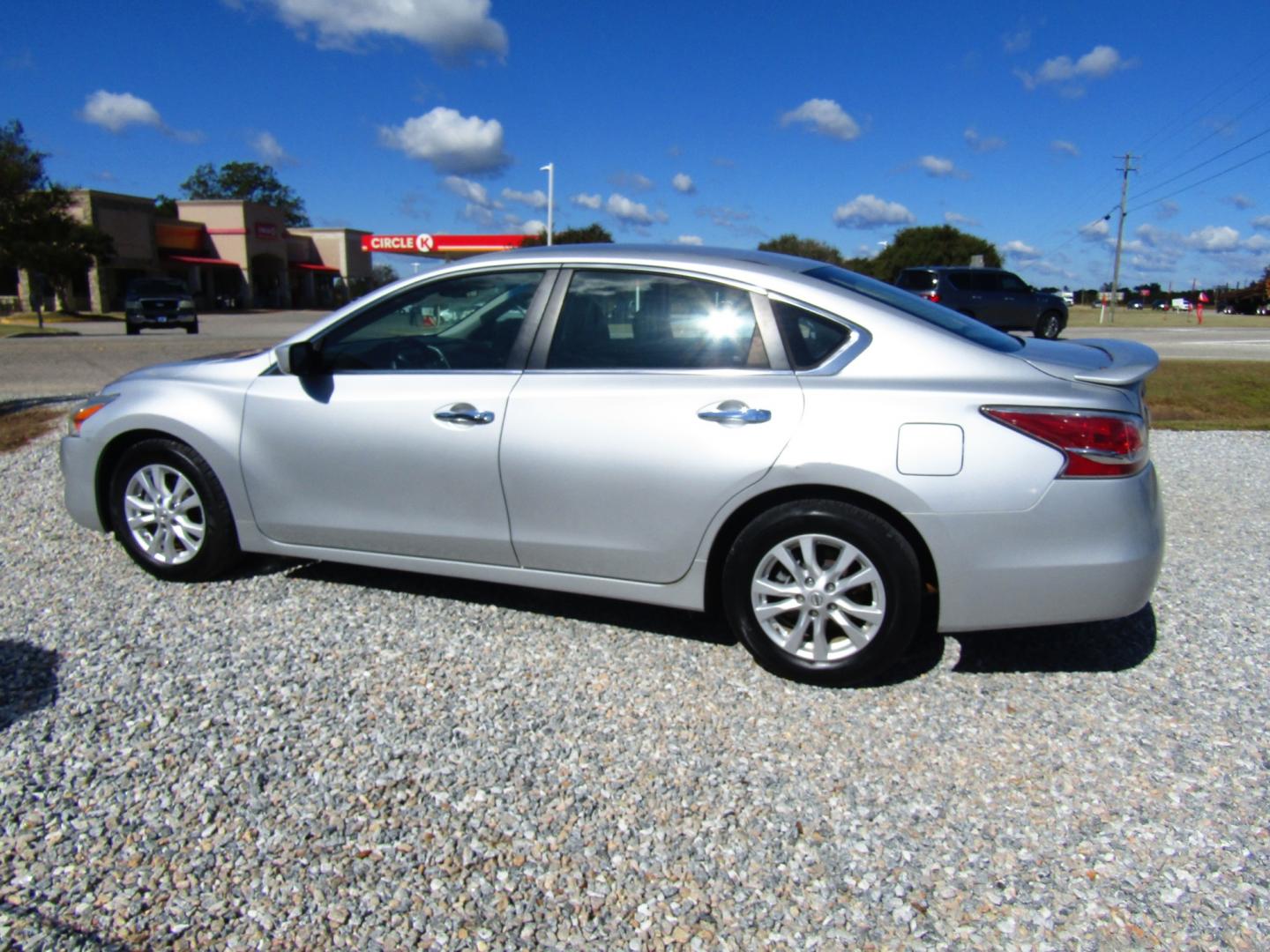 2014 Silver /Gray Nissan Altima 2.5 SL (1N4AL3AP6EN) with an 2.5L L4 DOHC 16V engine, Automatic transmission, located at 15016 S Hwy 231, Midland City, AL, 36350, (334) 983-3001, 31.306210, -85.495277 - Photo#5