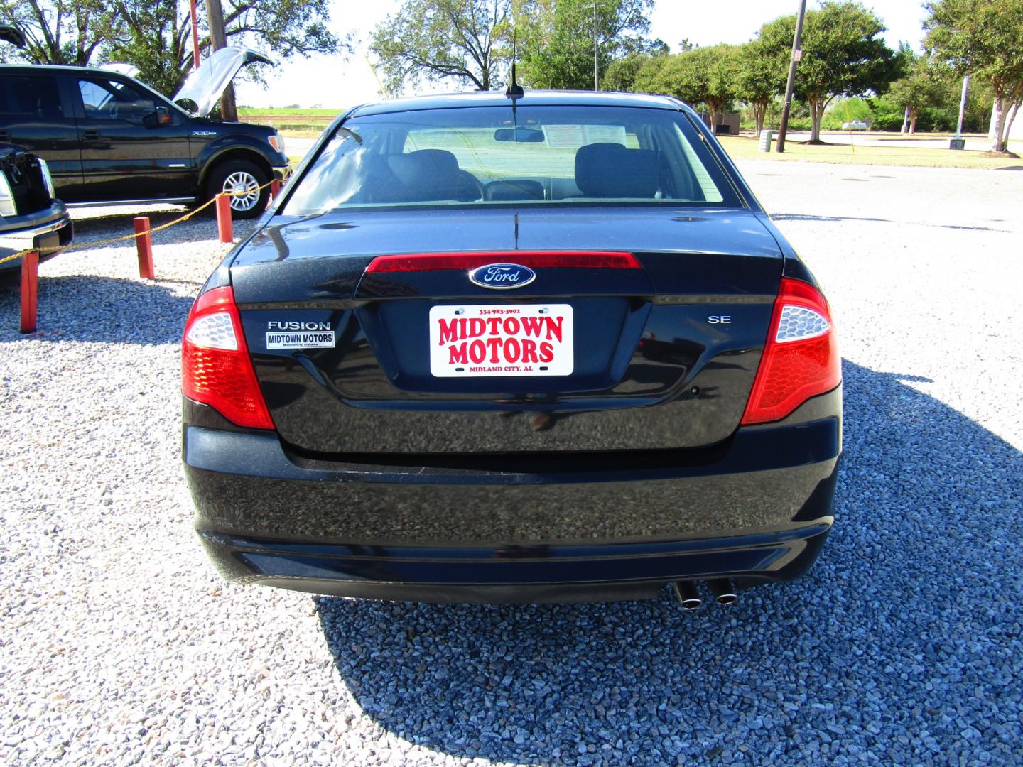 2011 Black /Black Ford Fusion I4 SE (3FAHP0HA2BR) with an 2.5L L4 DOHC 16V engine, Automatic transmission, located at 15016 S Hwy 231, Midland City, AL, 36350, (334) 983-3001, 31.306210, -85.495277 - Photo#6