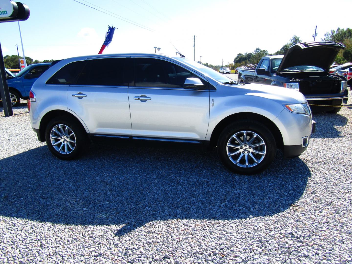 2014 Silver /Black Lincoln MKX FWD (2LMDJ6JK9EB) with an 3.7L V6 DOHC 24V engine, Automatic transmission, located at 15016 S Hwy 231, Midland City, AL, 36350, (334) 983-3001, 31.306210, -85.495277 - Photo#0