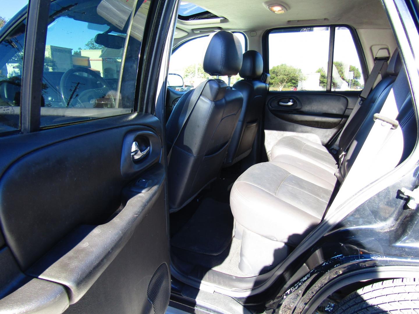 2008 Black /Black Chevrolet TrailBlazer LT1 2WD (1GNDS13S082) with an 4.2L L6 DOHC 24V engine, Automatic transmission, located at 15016 S Hwy 231, Midland City, AL, 36350, (334) 983-3001, 31.306210, -85.495277 - Photo#4