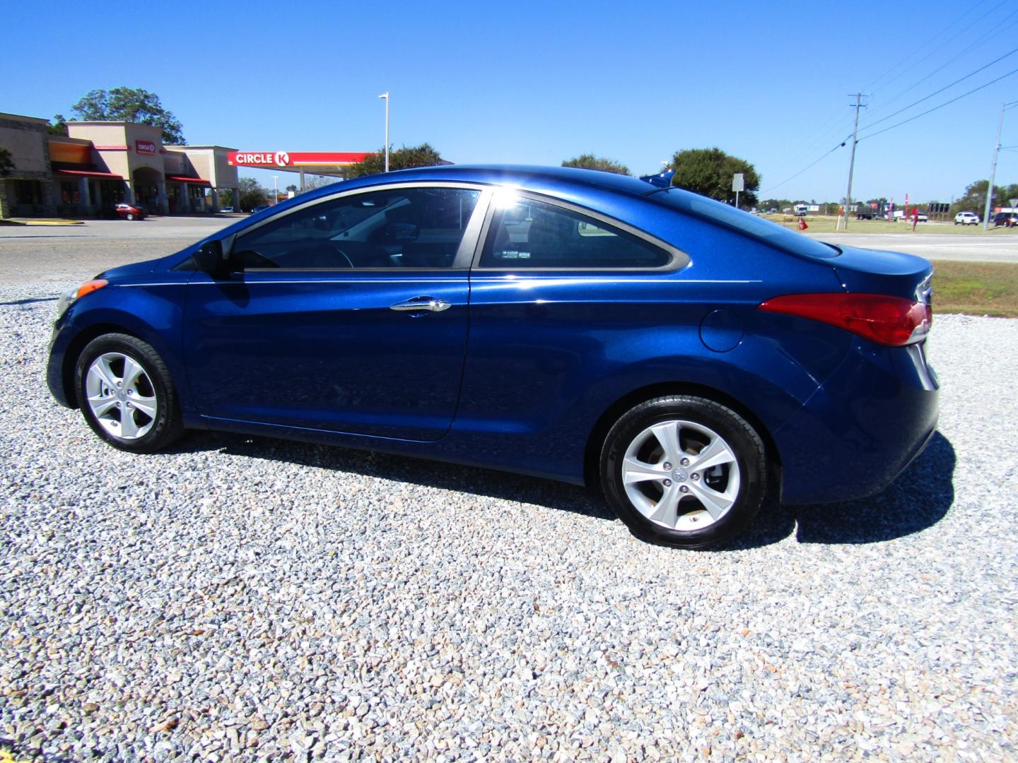 2013 Blue /Gray Hyundai Elantra GS Coupe A/T (KMHDH6AE7DU) with an 1.8L L4 DOHC 16V engine, Automatic transmission, located at 15016 S Hwy 231, Midland City, AL, 36350, (334) 983-3001, 31.306210, -85.495277 - Photo#4