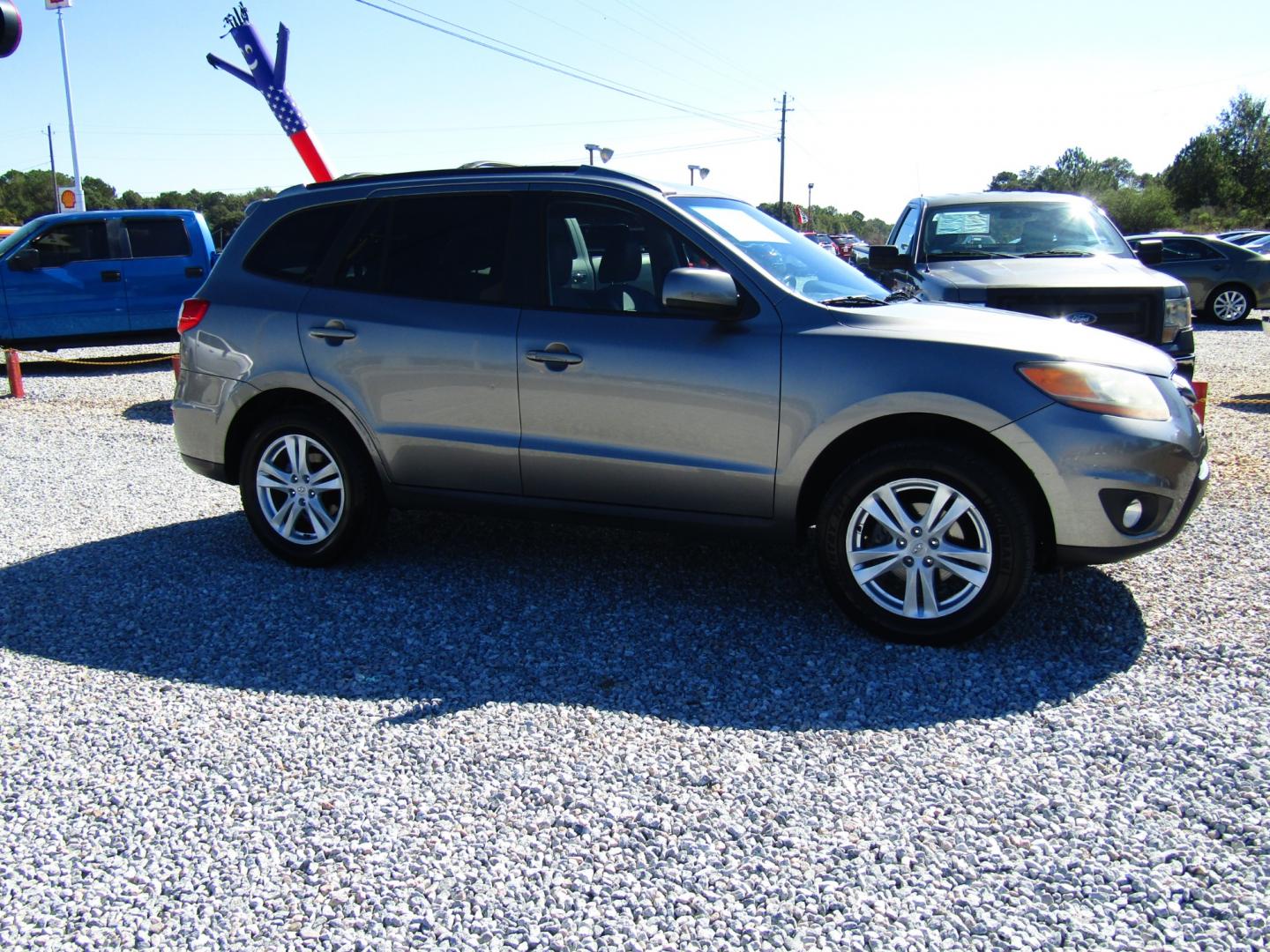 2011 Gray /Gray Hyundai Santa Fe SE 3.5 FWD (5XYZH4AG7BG) with an 3.5L V6 DOHC 24V engine, Automatic transmission, located at 15016 S Hwy 231, Midland City, AL, 36350, (334) 983-3001, 31.306210, -85.495277 - Photo#0