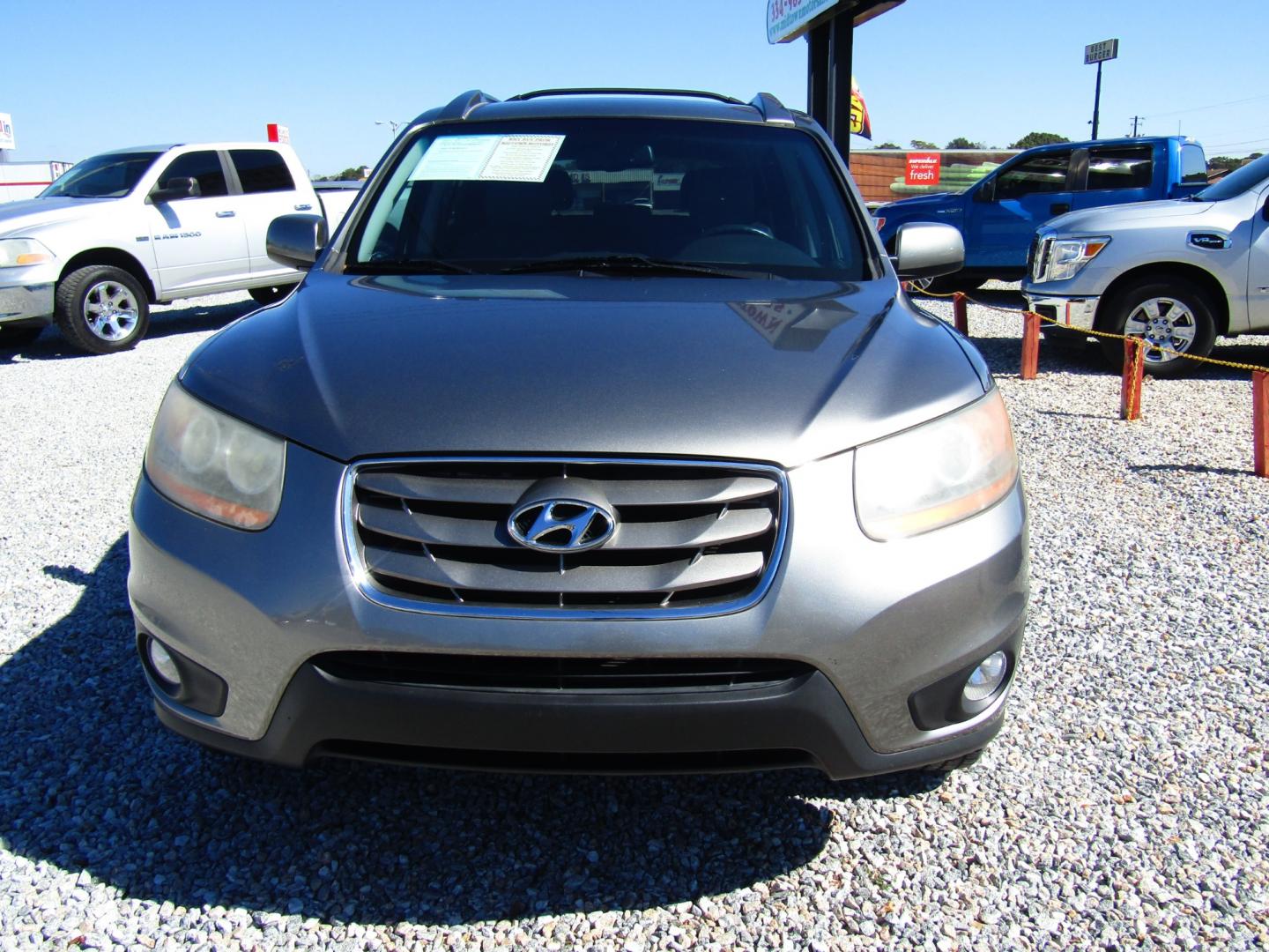 2011 Gray /Gray Hyundai Santa Fe SE 3.5 FWD (5XYZH4AG7BG) with an 3.5L V6 DOHC 24V engine, Automatic transmission, located at 15016 S Hwy 231, Midland City, AL, 36350, (334) 983-3001, 31.306210, -85.495277 - Photo#1