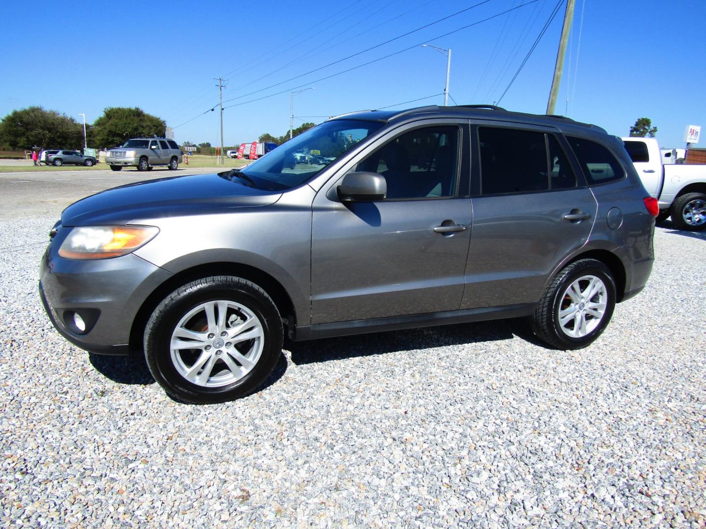 2011 Gray /Gray Hyundai Santa Fe SE 3.5 FWD (5XYZH4AG7BG) with an 3.5L V6 DOHC 24V engine, Automatic transmission, located at 15016 S Hwy 231, Midland City, AL, 36350, (334) 983-3001, 31.306210, -85.495277 - Photo#2