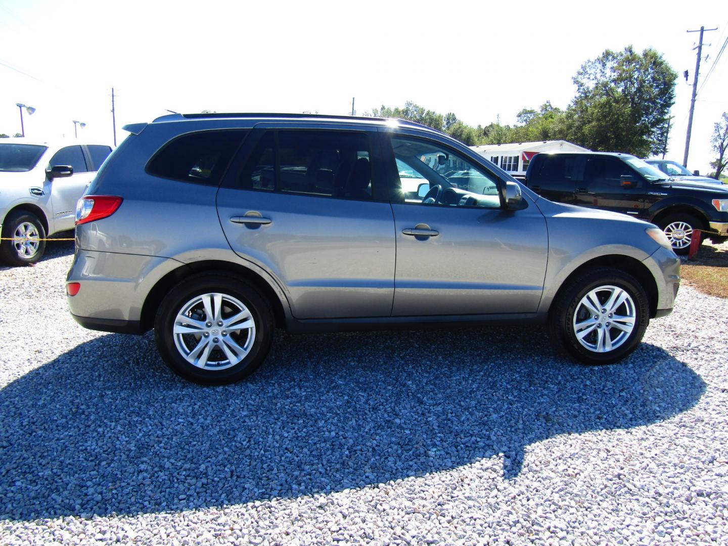 2011 Gray /Gray Hyundai Santa Fe SE 3.5 FWD (5XYZH4AG7BG) with an 3.5L V6 DOHC 24V engine, Automatic transmission, located at 15016 S Hwy 231, Midland City, AL, 36350, (334) 983-3001, 31.306210, -85.495277 - Photo#8