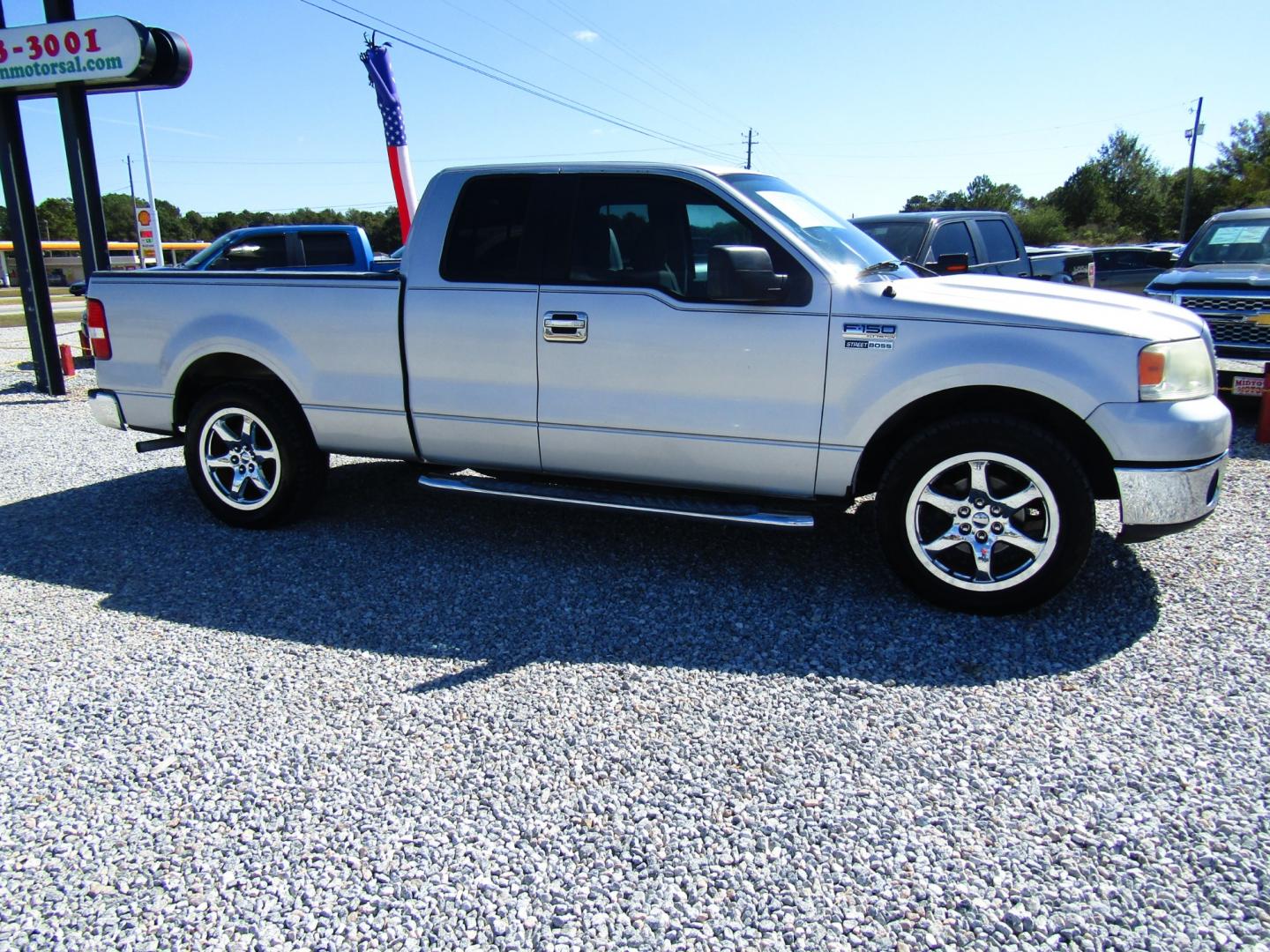 2006 Silver /Gray Ford F-150 Lariat SuperCab 2WD (1FTRX12WX6F) with an 4.6L V8 SOHC 16V engine, 4-Speed Automatic Overdrive transmission, located at 15016 S Hwy 231, Midland City, AL, 36350, (334) 983-3001, 31.306210, -85.495277 - Photo#0