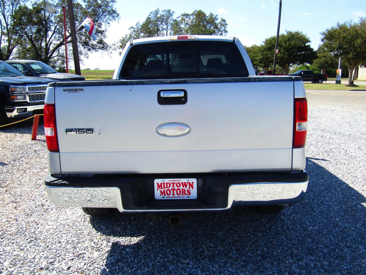 2006 Silver /Gray Ford F-150 Lariat SuperCab 2WD (1FTRX12WX6F) with an 4.6L V8 SOHC 16V engine, 4-Speed Automatic Overdrive transmission, located at 15016 S Hwy 231, Midland City, AL, 36350, (334) 983-3001, 31.306210, -85.495277 - Photo#6