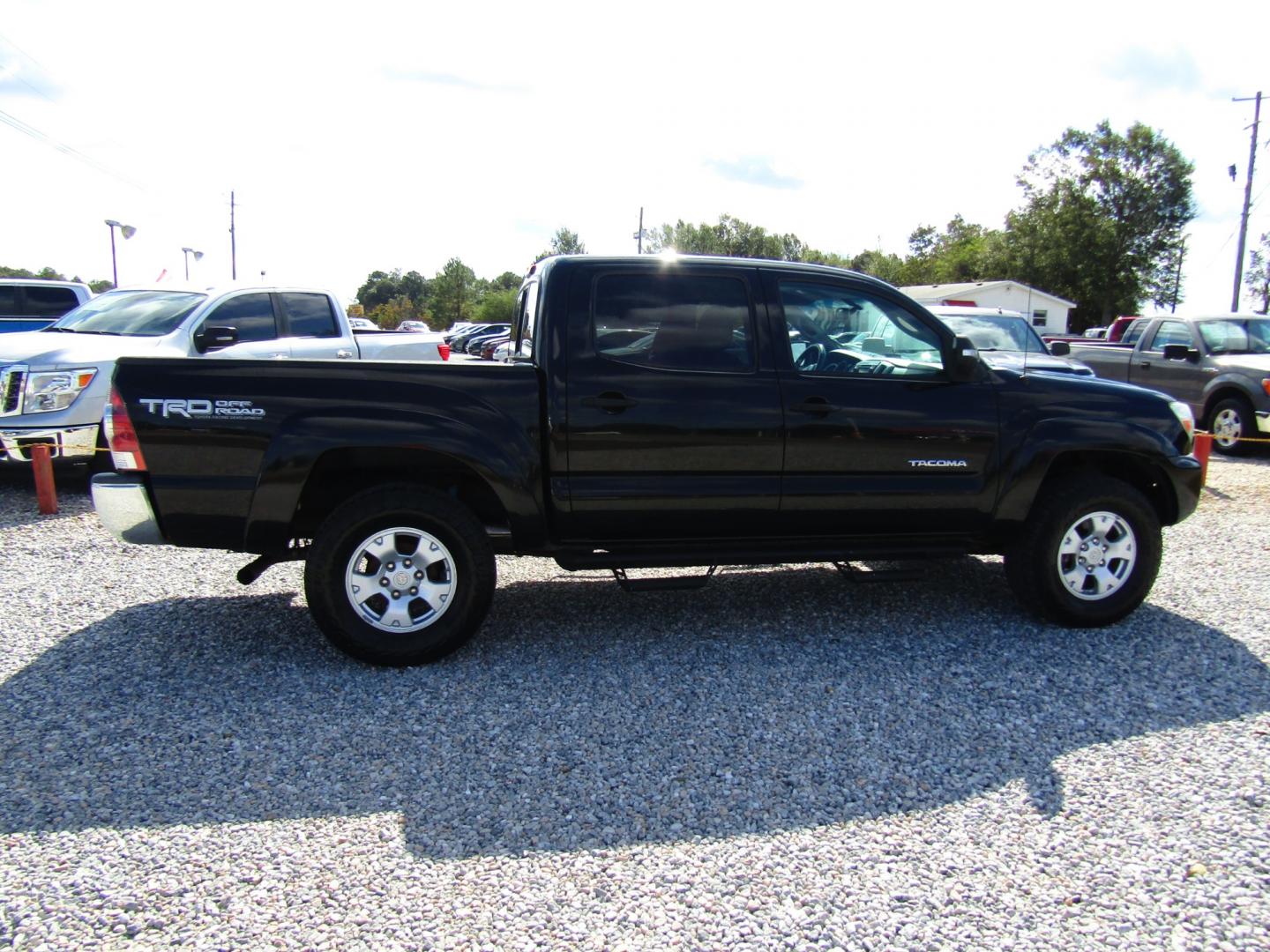 2013 Black /Gray Toyota Tacoma Double Cab V6 4WD (3TMLU4EN0DM) with an 4.0L V6 DOHC 24V engine, Automatic transmission, located at 15016 S Hwy 231, Midland City, AL, 36350, (334) 983-3001, 31.306210, -85.495277 - Photo#7