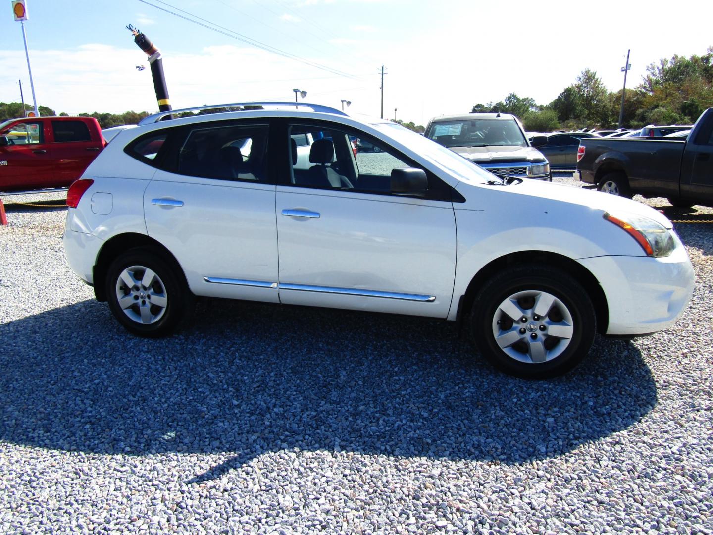 2014 WHITE Nissan Rogue S 2WD (JN8AS5MT9EW) with an 2.5L L4 DOHC 16V engine, Automatic transmission, located at 15016 S Hwy 231, Midland City, AL, 36350, (334) 983-3001, 31.306210, -85.495277 - Photo#0