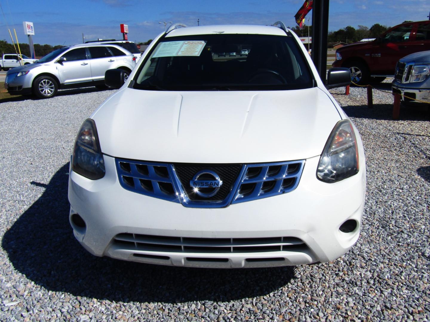 2014 WHITE Nissan Rogue S 2WD (JN8AS5MT9EW) with an 2.5L L4 DOHC 16V engine, Automatic transmission, located at 15016 S Hwy 231, Midland City, AL, 36350, (334) 983-3001, 31.306210, -85.495277 - Photo#1