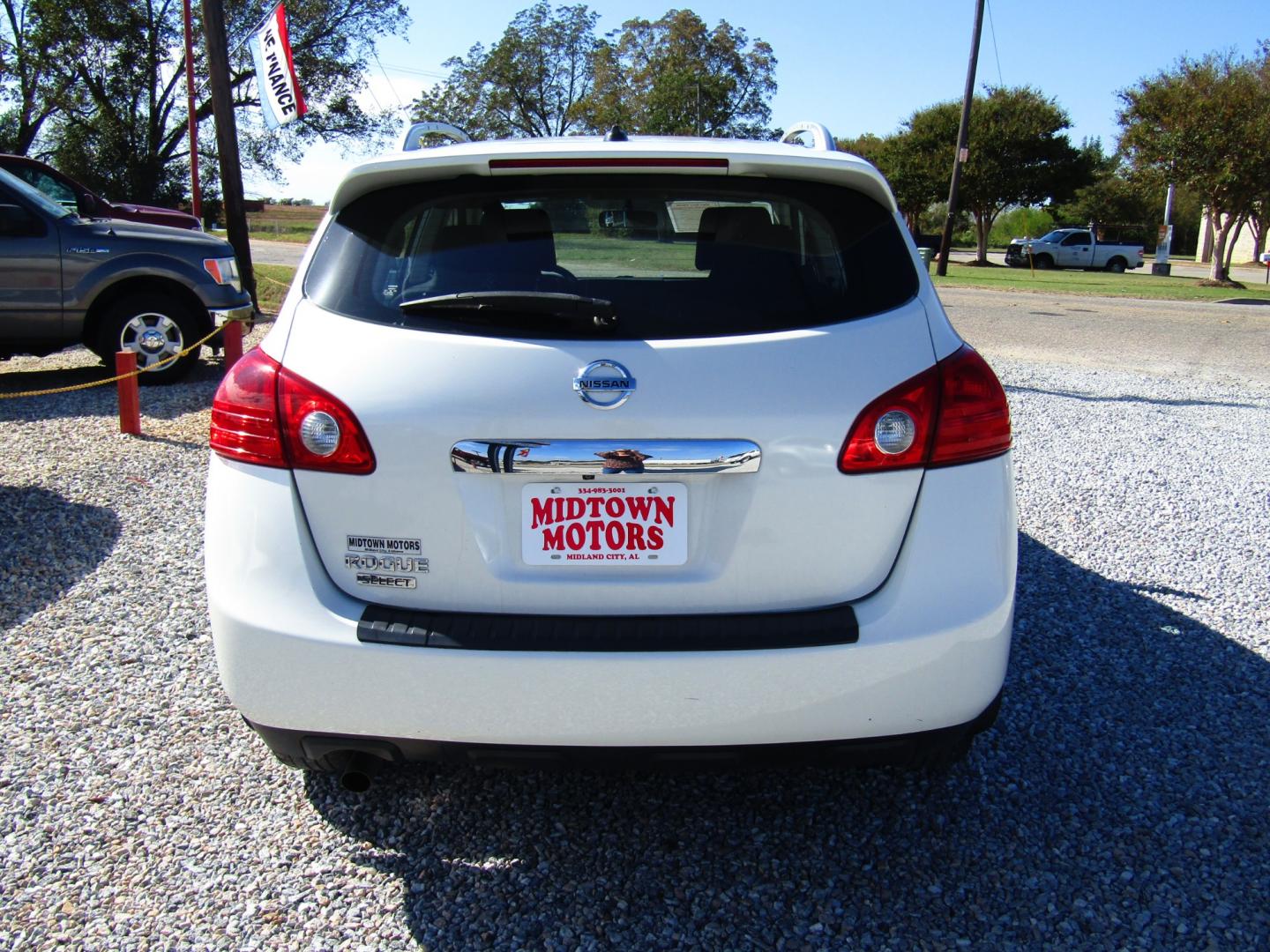 2014 WHITE Nissan Rogue S 2WD (JN8AS5MT9EW) with an 2.5L L4 DOHC 16V engine, Automatic transmission, located at 15016 S Hwy 231, Midland City, AL, 36350, (334) 983-3001, 31.306210, -85.495277 - Photo#6