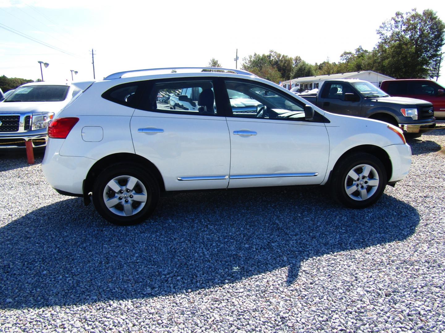 2014 WHITE Nissan Rogue S 2WD (JN8AS5MT9EW) with an 2.5L L4 DOHC 16V engine, Automatic transmission, located at 15016 S Hwy 231, Midland City, AL, 36350, (334) 983-3001, 31.306210, -85.495277 - Photo#8