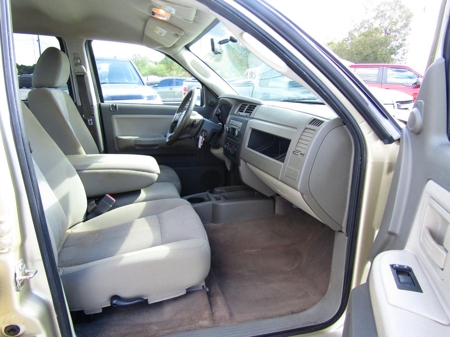 2011 Gold Dodge Dakota SXT Crew Cab 2WD (1D7RE3GK5BS) with an 3.7L V6 SOHC 12V engine, Automatic transmission, located at 15016 S Hwy 231, Midland City, AL, 36350, (334) 983-3001, 31.306210, -85.495277 - Photo#9