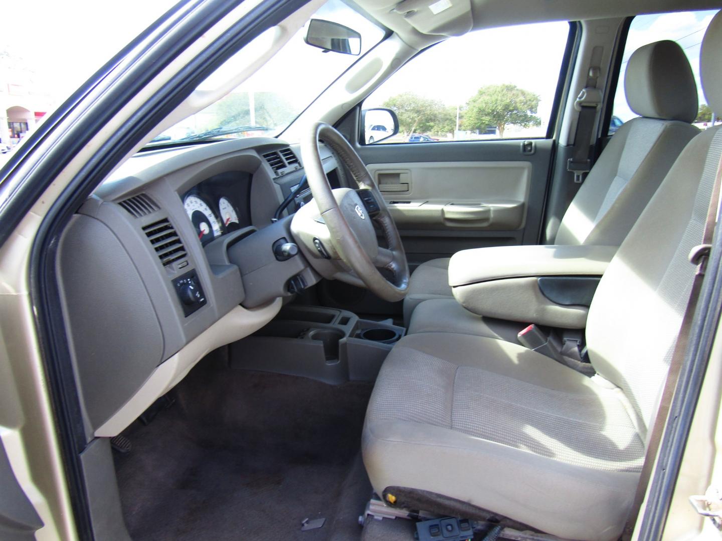 2011 Gold Dodge Dakota SXT Crew Cab 2WD (1D7RE3GK5BS) with an 3.7L V6 SOHC 12V engine, Automatic transmission, located at 15016 S Hwy 231, Midland City, AL, 36350, (334) 983-3001, 31.306210, -85.495277 - Photo#3