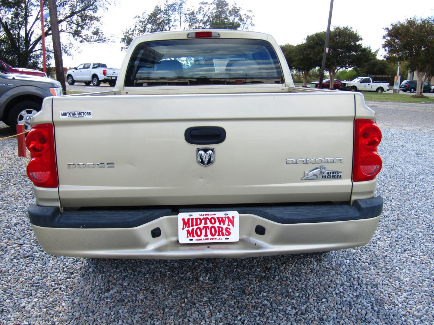 2011 Gold Dodge Dakota SXT Crew Cab 2WD (1D7RE3GK5BS) with an 3.7L V6 SOHC 12V engine, Automatic transmission, located at 15016 S Hwy 231, Midland City, AL, 36350, (334) 983-3001, 31.306210, -85.495277 - Photo#6