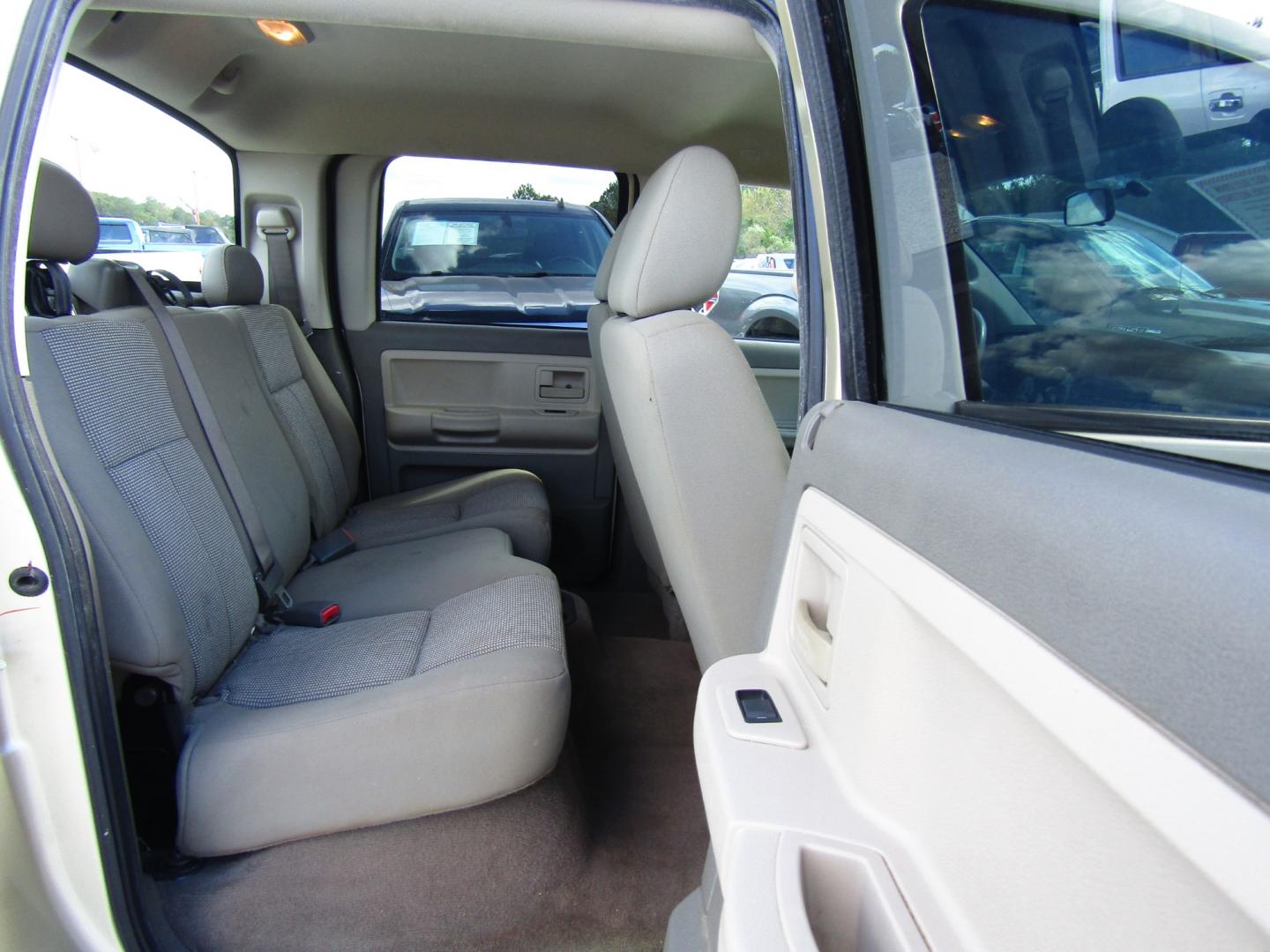 2011 Gold Dodge Dakota SXT Crew Cab 2WD (1D7RE3GK5BS) with an 3.7L V6 SOHC 12V engine, Automatic transmission, located at 15016 S Hwy 231, Midland City, AL, 36350, (334) 983-3001, 31.306210, -85.495277 - Photo#8