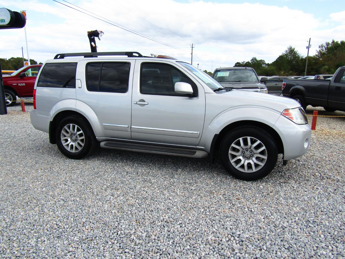 2010 Silver Nissan Pathfinder LE 2WD (5N1AR1NN2AC) with an 4.0L V6 DOHC 24V engine, 5-Speed Automatic transmission, located at 15016 S Hwy 231, Midland City, AL, 36350, (334) 983-3001, 31.306210, -85.495277 - Photo#0