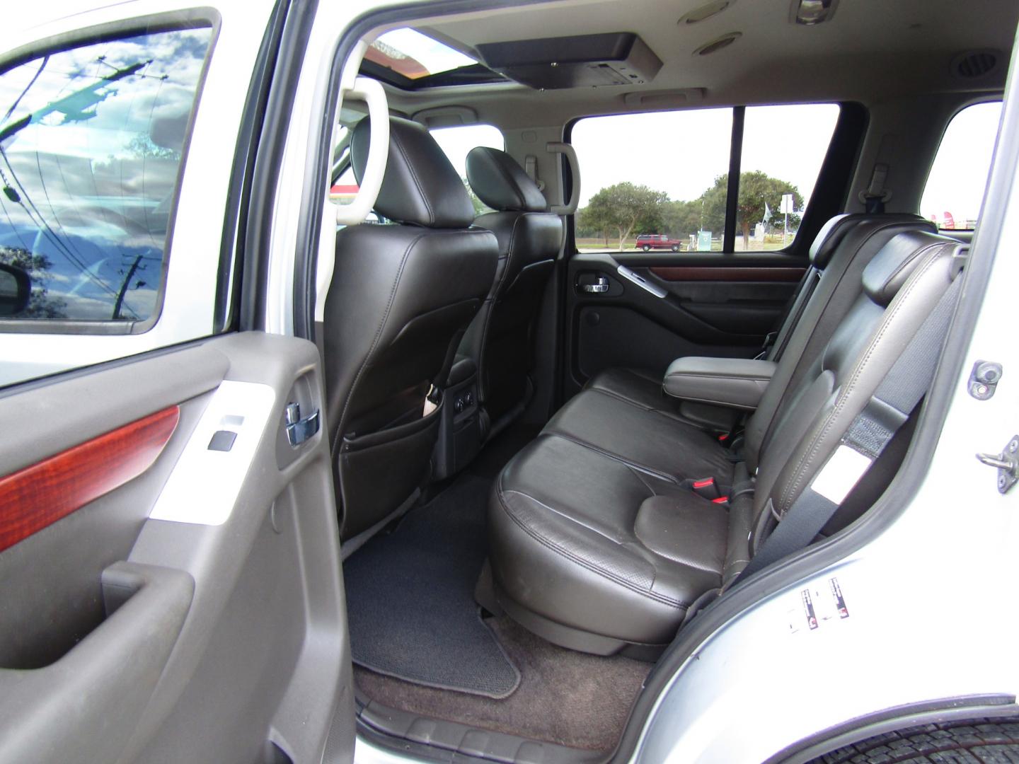 2010 Silver Nissan Pathfinder LE 2WD (5N1AR1NN2AC) with an 4.0L V6 DOHC 24V engine, 5-Speed Automatic transmission, located at 15016 S Hwy 231, Midland City, AL, 36350, (334) 983-3001, 31.306210, -85.495277 - Photo#4