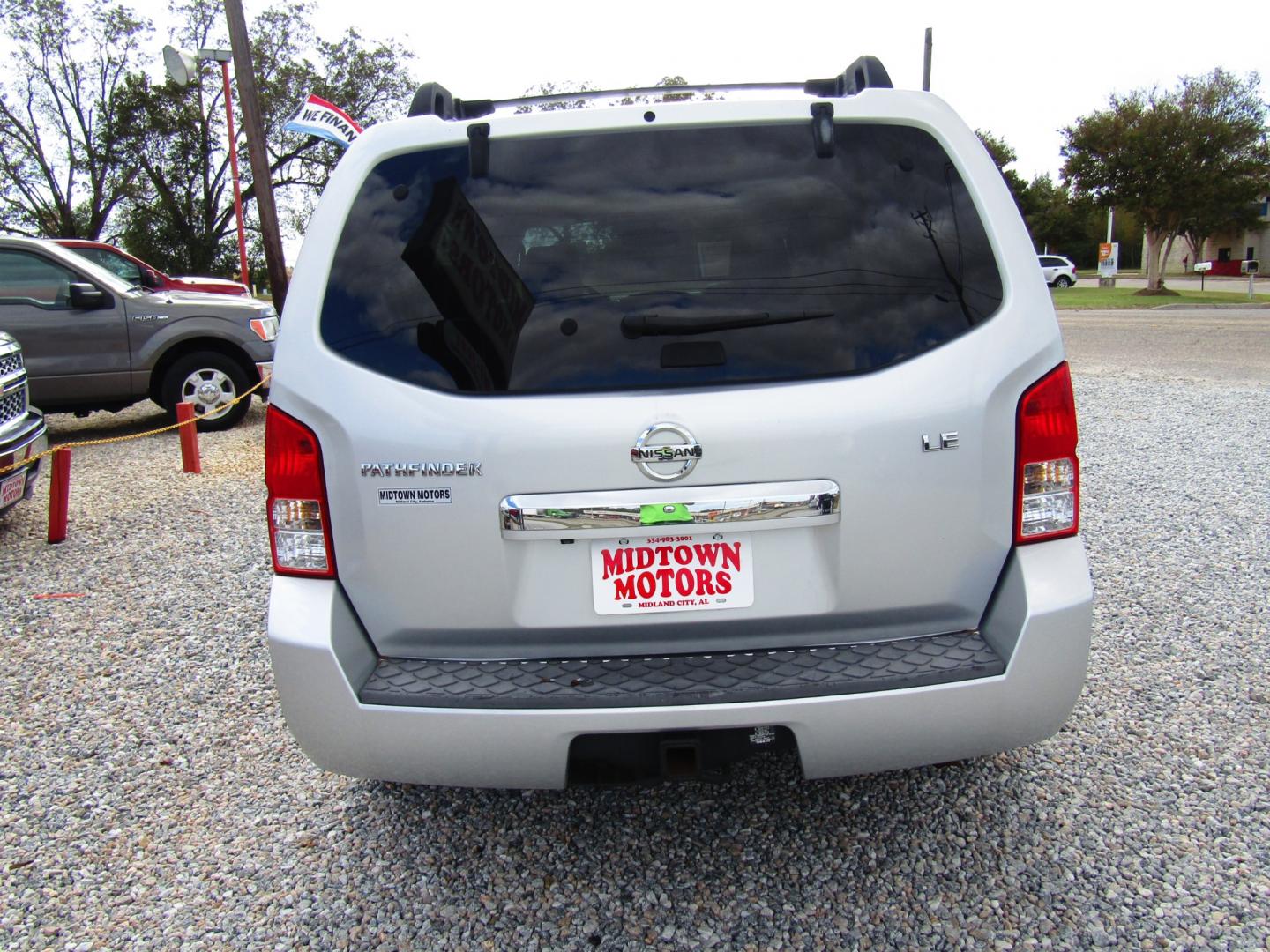 2010 Silver Nissan Pathfinder LE 2WD (5N1AR1NN2AC) with an 4.0L V6 DOHC 24V engine, 5-Speed Automatic transmission, located at 15016 S Hwy 231, Midland City, AL, 36350, (334) 983-3001, 31.306210, -85.495277 - Photo#6