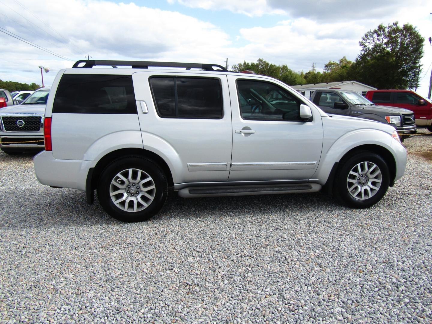 2010 Silver Nissan Pathfinder LE 2WD (5N1AR1NN2AC) with an 4.0L V6 DOHC 24V engine, 5-Speed Automatic transmission, located at 15016 S Hwy 231, Midland City, AL, 36350, (334) 983-3001, 31.306210, -85.495277 - Photo#8