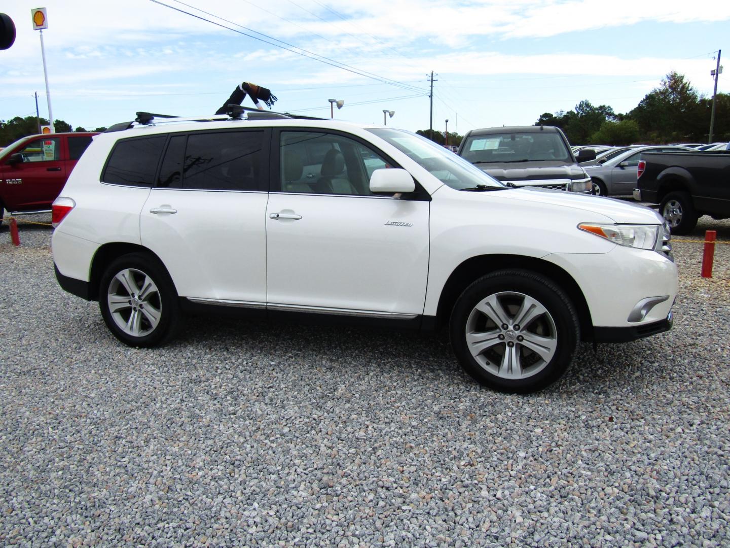 2011 WHITE /Tan Toyota Highlander Limited 2WD (5TDYK3EH6BS) with an 3.5L V6 DOHC 24V engine, Automatic transmission, located at 15016 S Hwy 231, Midland City, AL, 36350, (334) 983-3001, 31.306210, -85.495277 - Photo#0