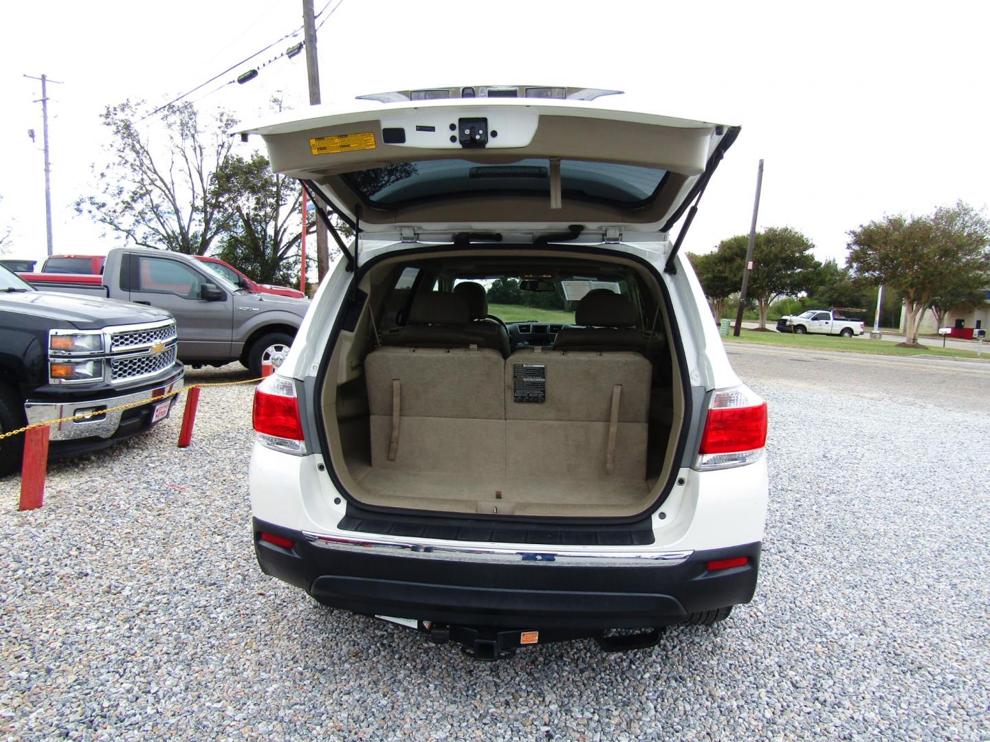 2011 WHITE /Tan Toyota Highlander Limited 2WD (5TDYK3EH6BS) with an 3.5L V6 DOHC 24V engine, Automatic transmission, located at 15016 S Hwy 231, Midland City, AL, 36350, (334) 983-3001, 31.306210, -85.495277 - Photo#7