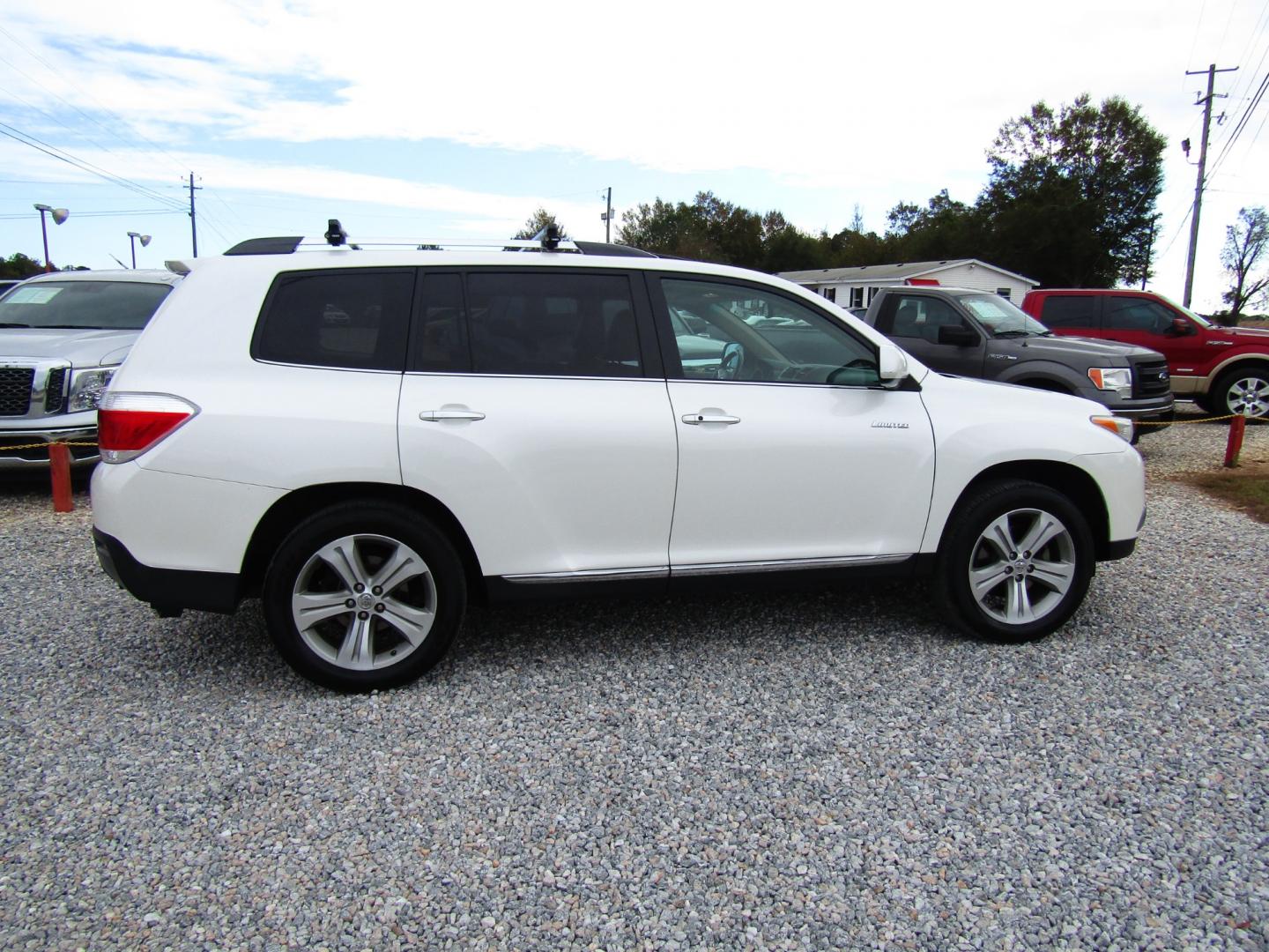 2011 WHITE /Tan Toyota Highlander Limited 2WD (5TDYK3EH6BS) with an 3.5L V6 DOHC 24V engine, Automatic transmission, located at 15016 S Hwy 231, Midland City, AL, 36350, (334) 983-3001, 31.306210, -85.495277 - Photo#8