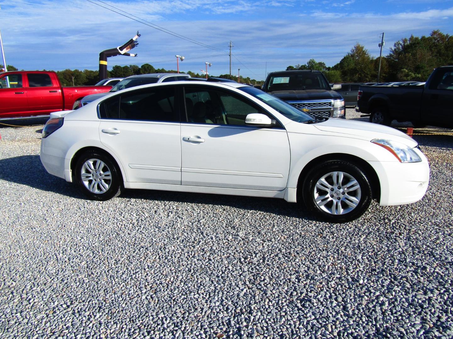 2012 WHITE /Tan Nissan Altima 2.5 S (1N4AL2AP5CN) with an 2.5L L4 DOHC 16V engine, Automatic transmission, located at 15016 S Hwy 231, Midland City, AL, 36350, (334) 983-3001, 31.306210, -85.495277 - Photo#0