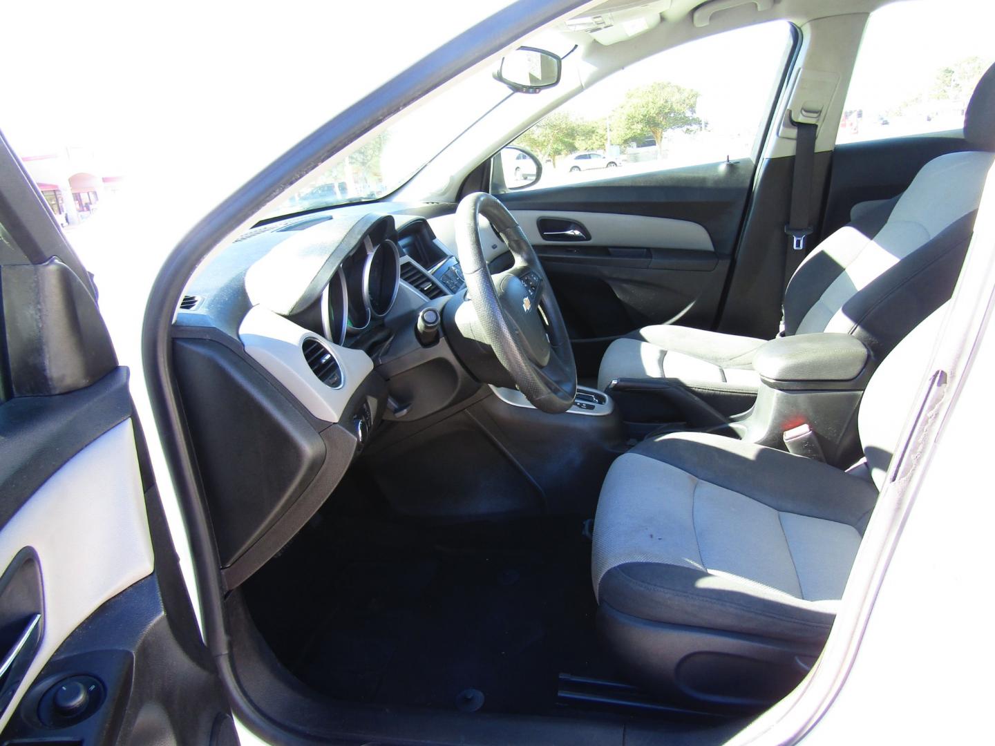 2013 WHITE Chevrolet Cruze LS Auto (1G1PA5SH2D7) with an 1.8L L4 DOHC 16V FFV engine, Automatic transmission, located at 15016 S Hwy 231, Midland City, AL, 36350, (334) 983-3001, 31.306210, -85.495277 - Photo#3