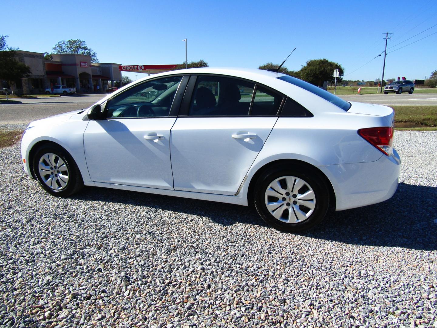 2013 WHITE Chevrolet Cruze LS Auto (1G1PA5SH2D7) with an 1.8L L4 DOHC 16V FFV engine, Automatic transmission, located at 15016 S Hwy 231, Midland City, AL, 36350, (334) 983-3001, 31.306210, -85.495277 - Photo#5