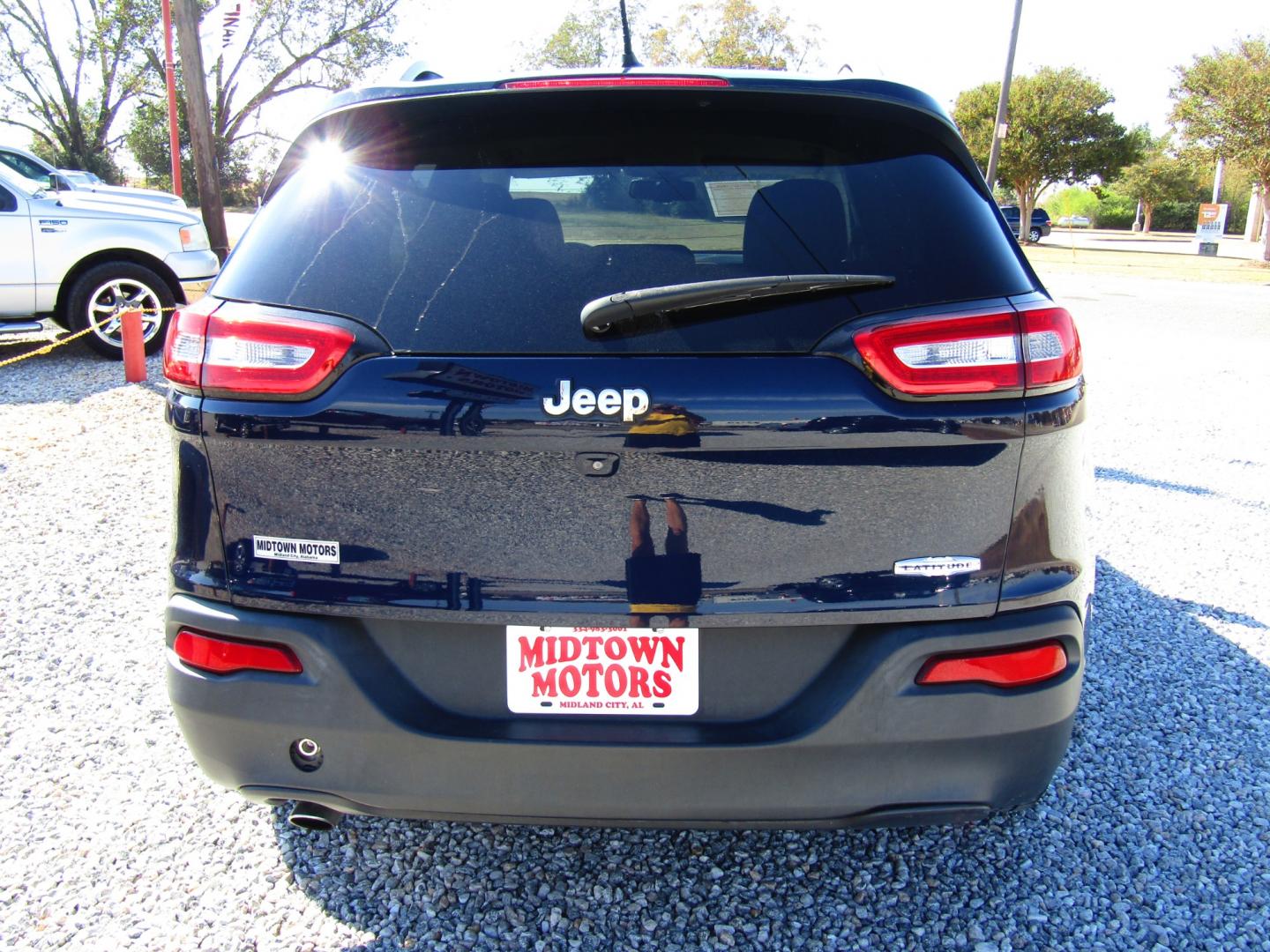 2014 Blue Jeep Cherokee Latitude FWD (1C4PJLCB3EW) with an 2.4L L4 DOHC 16V engine, Automatic transmission, located at 15016 S Hwy 231, Midland City, AL, 36350, (334) 983-3001, 31.306210, -85.495277 - Photo#4