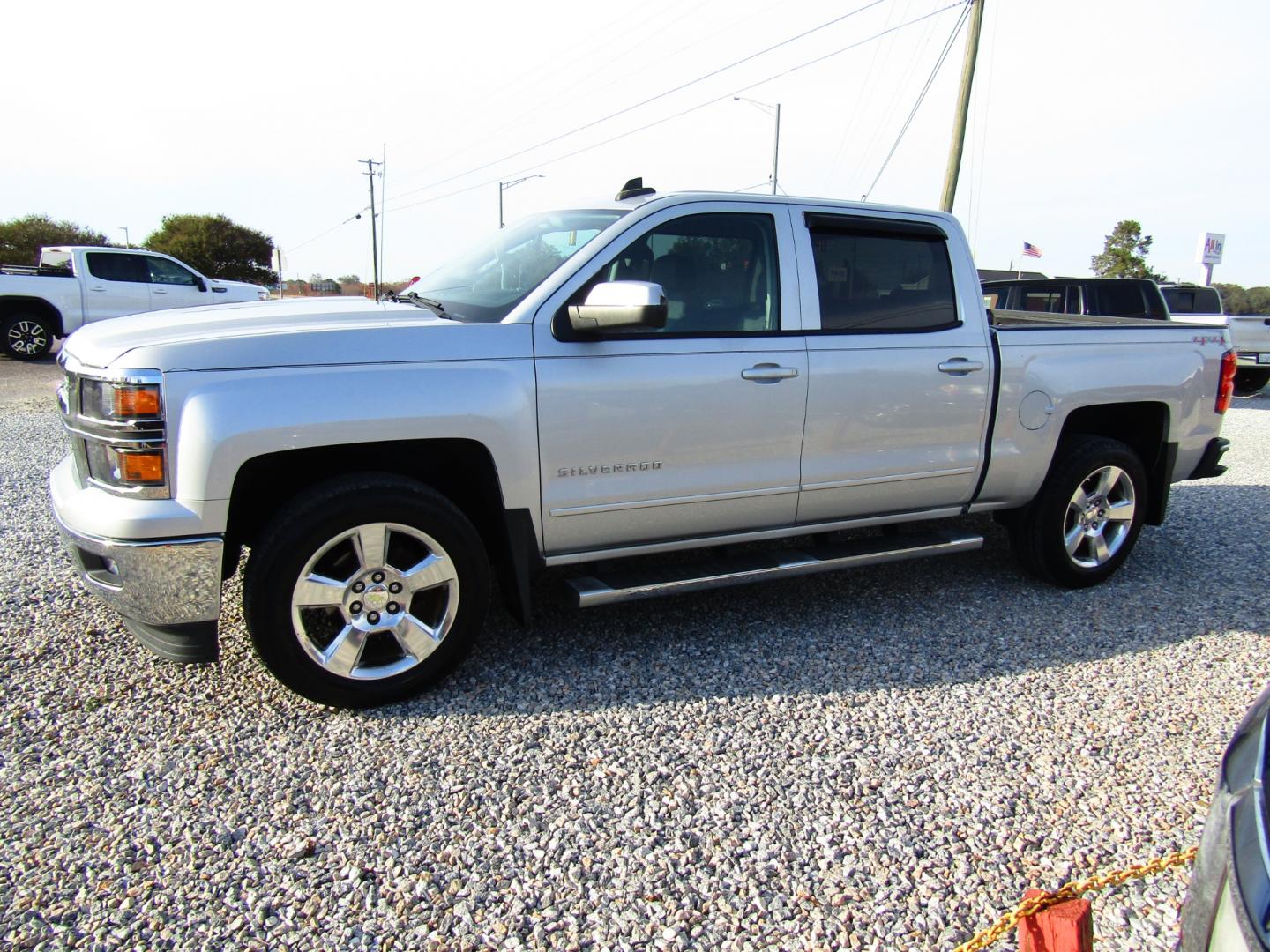 2015 Silver Chevrolet Silverado 1500 LT Crew Cab 4WD (3GCUKREC7FG) with an 5.3L V8 OHV 16V engine, Automatic transmission, located at 15016 S Hwy 231, Midland City, AL, 36350, (334) 983-3001, 31.306210, -85.495277 - Photo#2