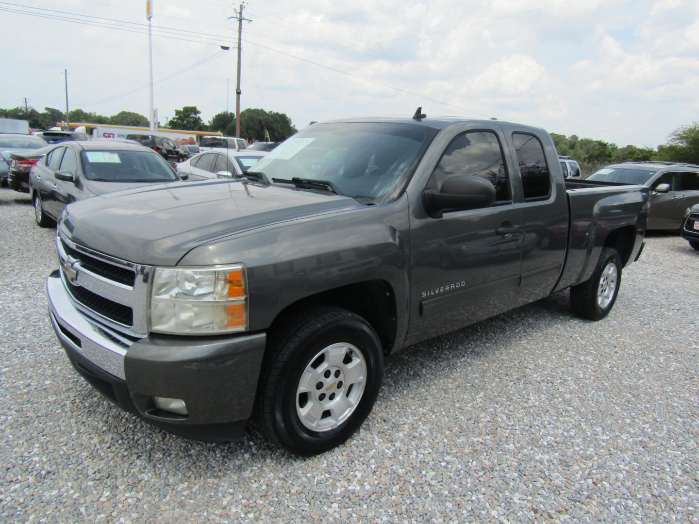 2011 Gray /Gray Chevrolet Silverado 1500 LT Ext. Cab 2WD (1GCRCSE06BZ) with an 5.3L V8 OHV 16V FFV engine, Automatic transmission, located at 15016 S Hwy 231, Midland City, AL, 36350, (334) 983-3001, 31.306210, -85.495277 - Photo#2