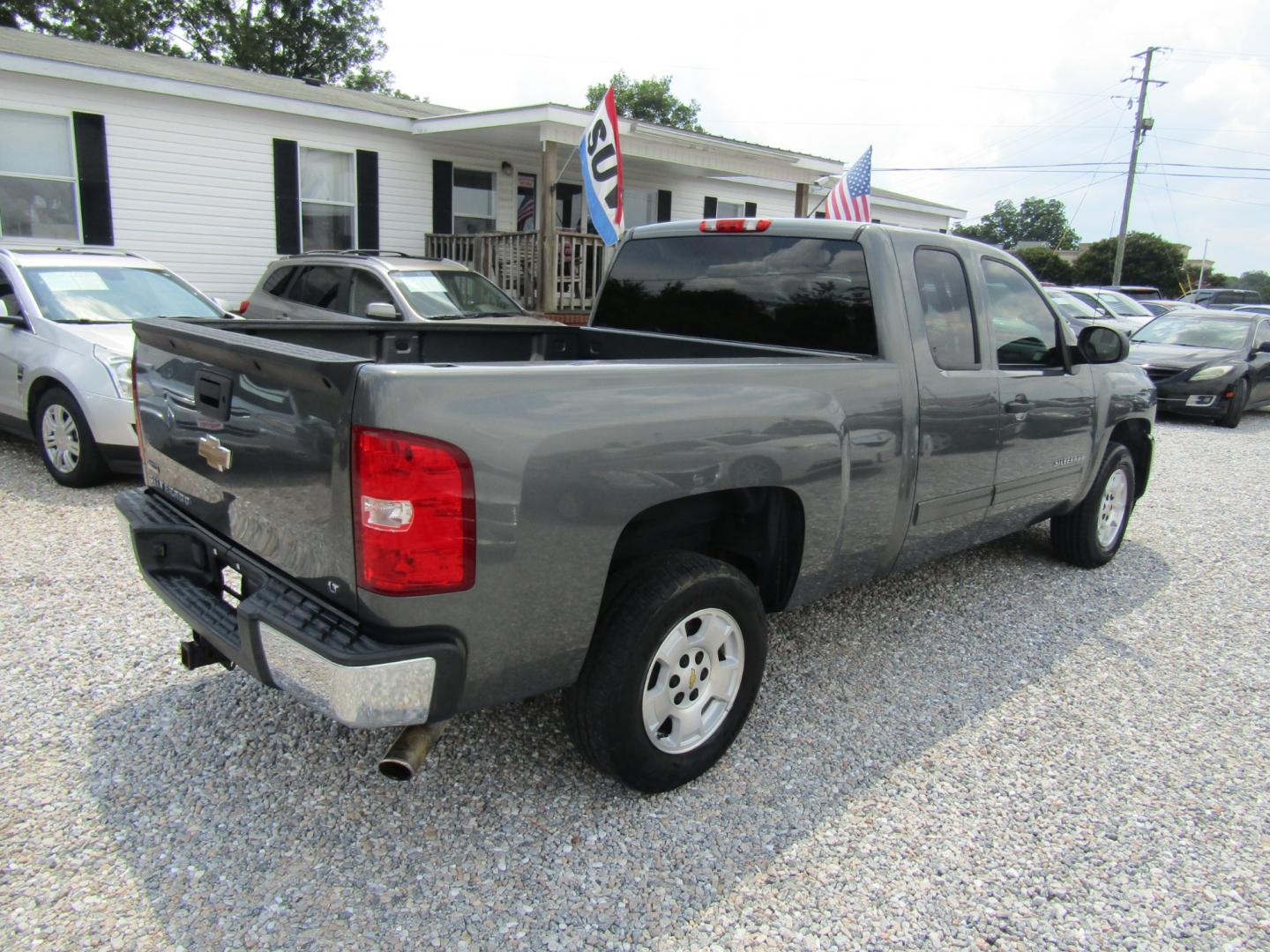 2011 Gray /Gray Chevrolet Silverado 1500 LT Ext. Cab 2WD (1GCRCSE06BZ) with an 5.3L V8 OHV 16V FFV engine, Automatic transmission, located at 15016 S Hwy 231, Midland City, AL, 36350, (334) 983-3001, 31.306210, -85.495277 - Photo#7