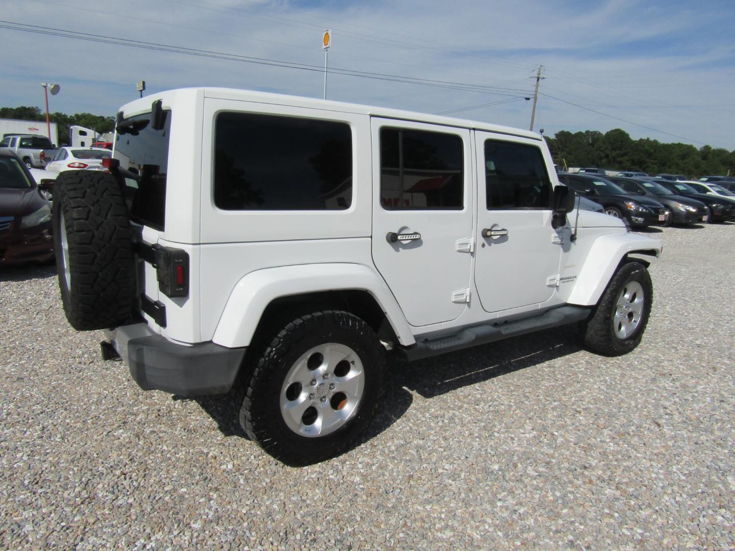 2014 White Jeep Wrangler (1C4BJWEG0EL) with an V6 engine, Automatic transmission, located at 15016 S Hwy 231, Midland City, AL, 36350, (334) 983-3001, 31.306210, -85.495277 - Photo#7