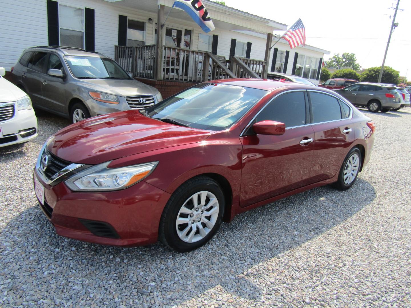 2016 Red /Gray Nissan Altima 2.5 SL (1N4AL3AP3GN) with an 2.5L L4 DOHC 16V engine, Automatic transmission, located at 15016 S Hwy 231, Midland City, AL, 36350, (334) 983-3001, 31.306210, -85.495277 - Photo#2