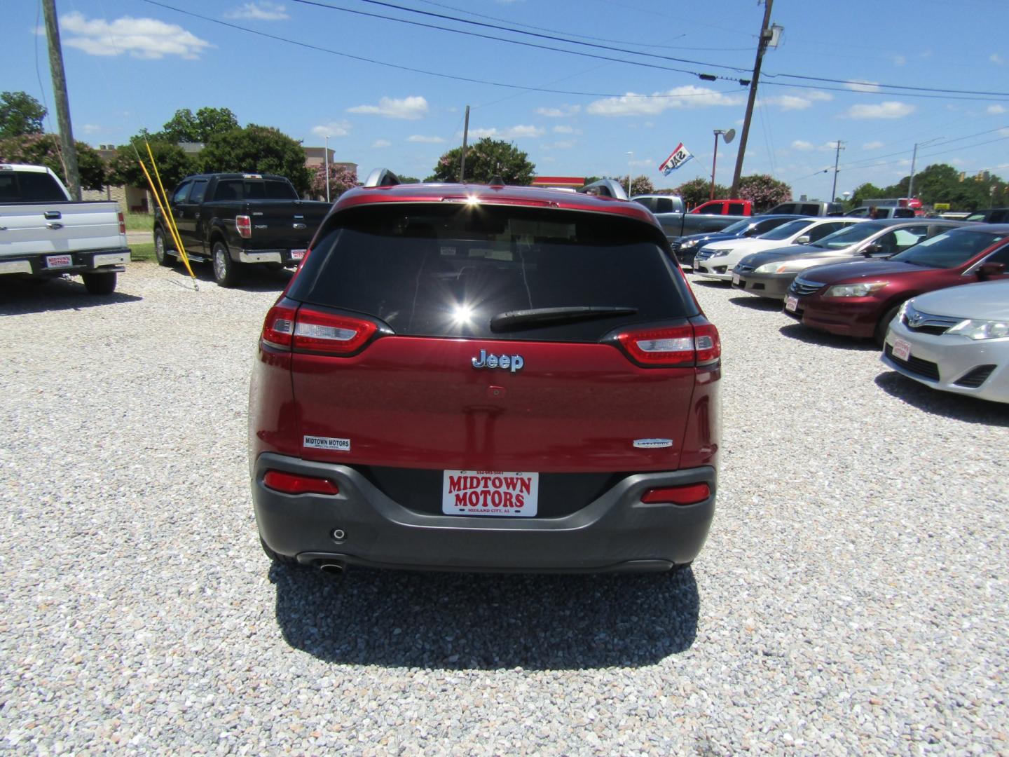 2016 Red /Gray Jeep Cherokee Latitude FWD (1C4PJLCB0GW) with an 2.4L L4 DOHC 16V engine, Automatic transmission, located at 15016 S Hwy 231, Midland City, AL, 36350, (334) 983-3001, 31.306210, -85.495277 - Photo#6