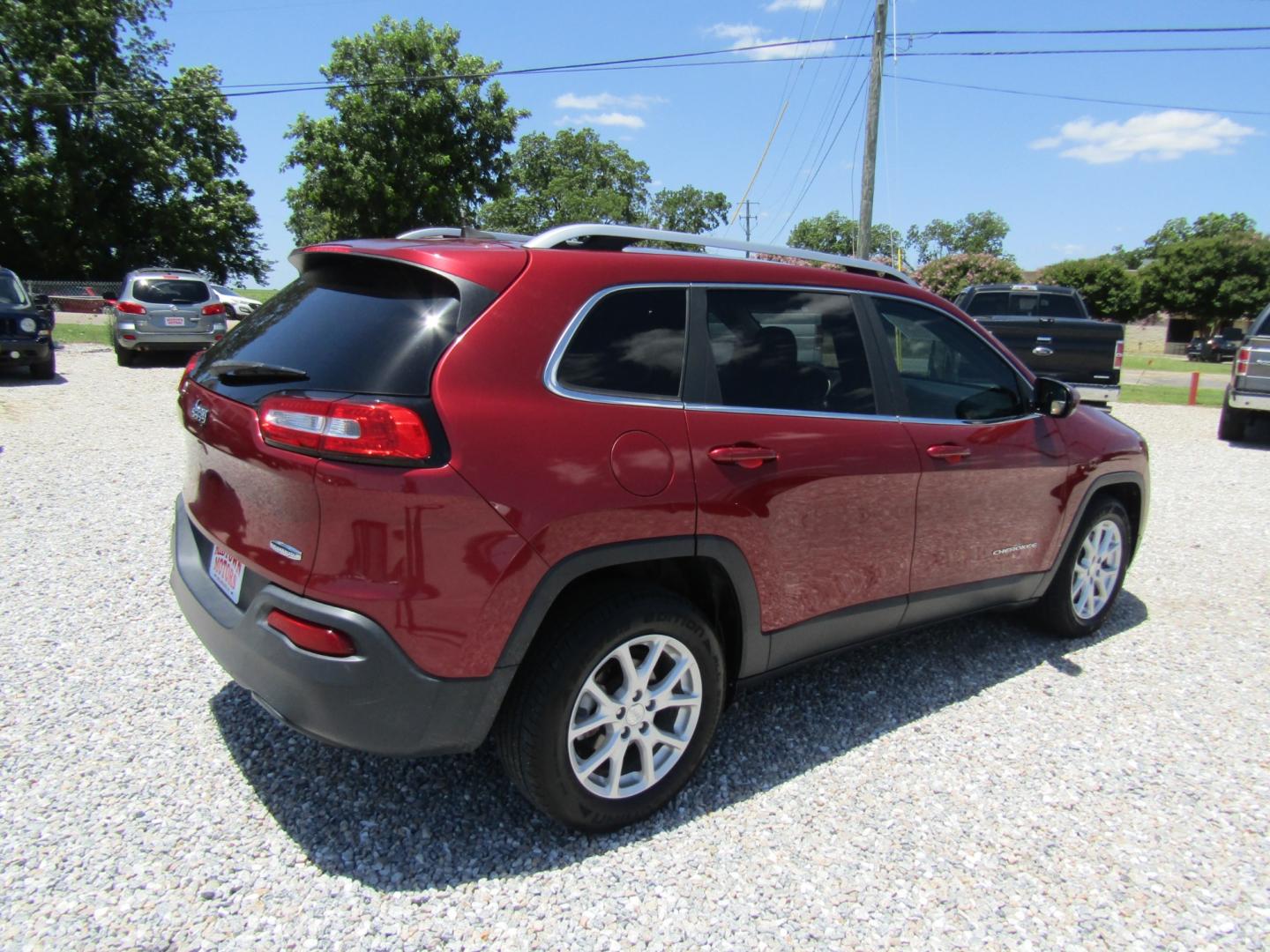 2016 Red /Gray Jeep Cherokee Latitude FWD (1C4PJLCB0GW) with an 2.4L L4 DOHC 16V engine, Automatic transmission, located at 15016 S Hwy 231, Midland City, AL, 36350, (334) 983-3001, 31.306210, -85.495277 - Photo#7