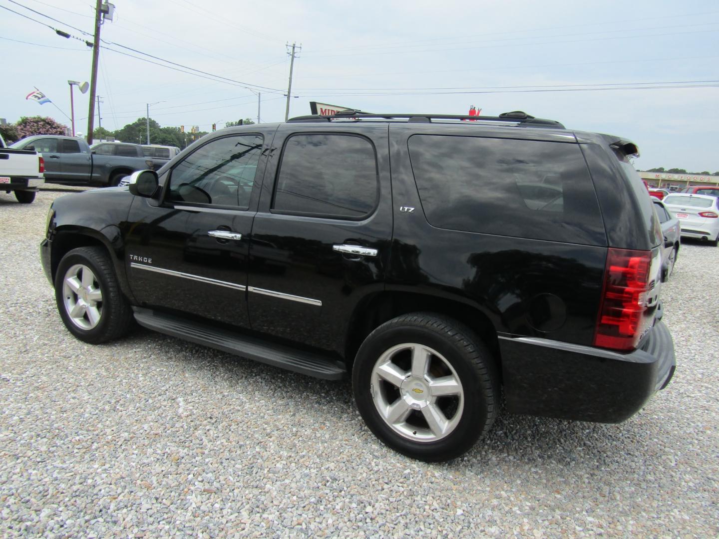 2011 Black /Black Chevrolet Tahoe LTZ 2WD (1GNSCCE01BR) with an 5.3L V8 OHV 16V FFV engine, Automatic transmission, located at 15016 S Hwy 231, Midland City, AL, 36350, (334) 983-3001, 31.306210, -85.495277 - Photo#5