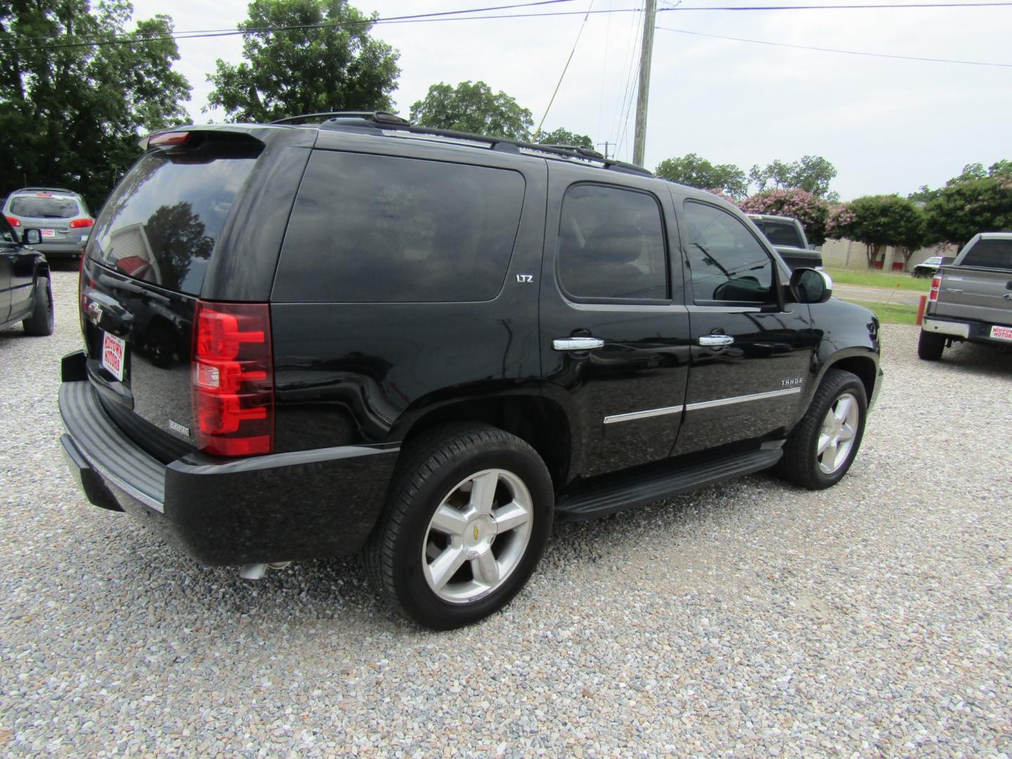 2011 Black /Black Chevrolet Tahoe LTZ 2WD (1GNSCCE01BR) with an 5.3L V8 OHV 16V FFV engine, Automatic transmission, located at 15016 S Hwy 231, Midland City, AL, 36350, (334) 983-3001, 31.306210, -85.495277 - Photo#7