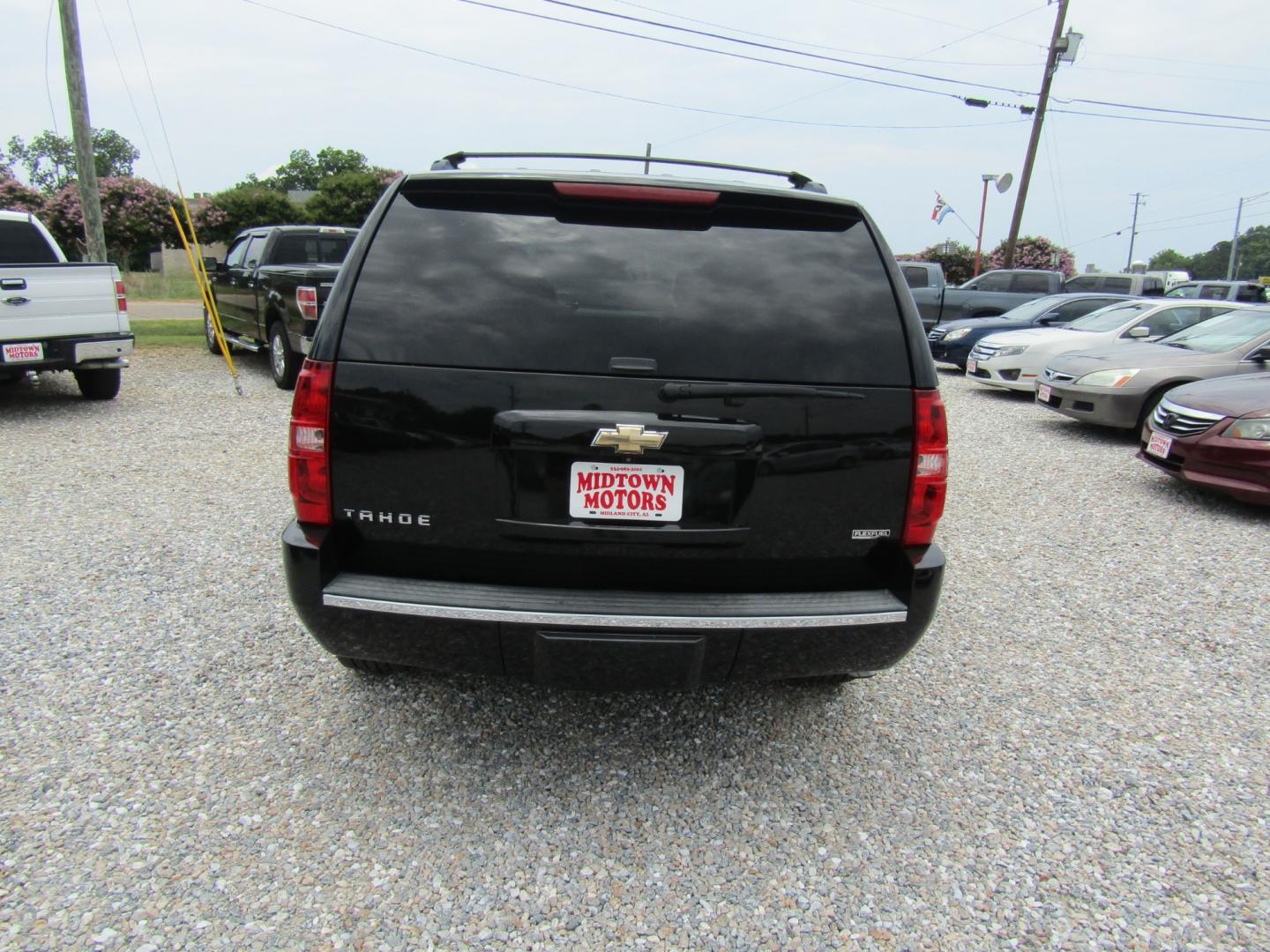 2011 Black /Black Chevrolet Tahoe LTZ 2WD (1GNSCCE01BR) with an 5.3L V8 OHV 16V FFV engine, Automatic transmission, located at 15016 S Hwy 231, Midland City, AL, 36350, (334) 983-3001, 31.306210, -85.495277 - Photo#6